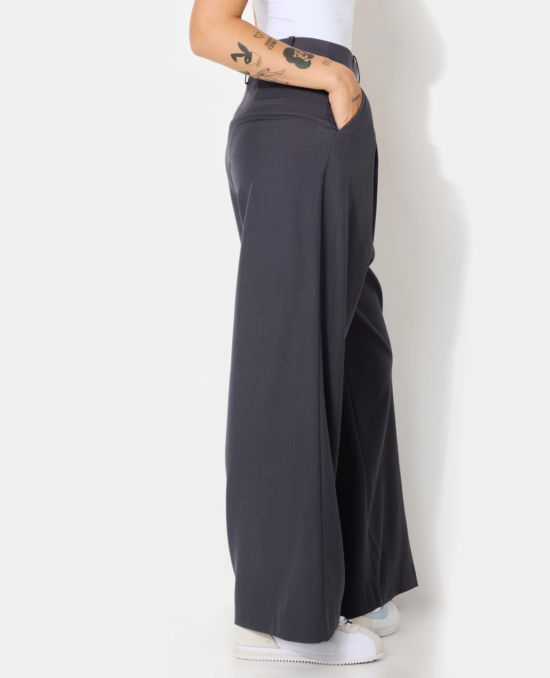 Pantalon large et droit avec pinces - Image 6