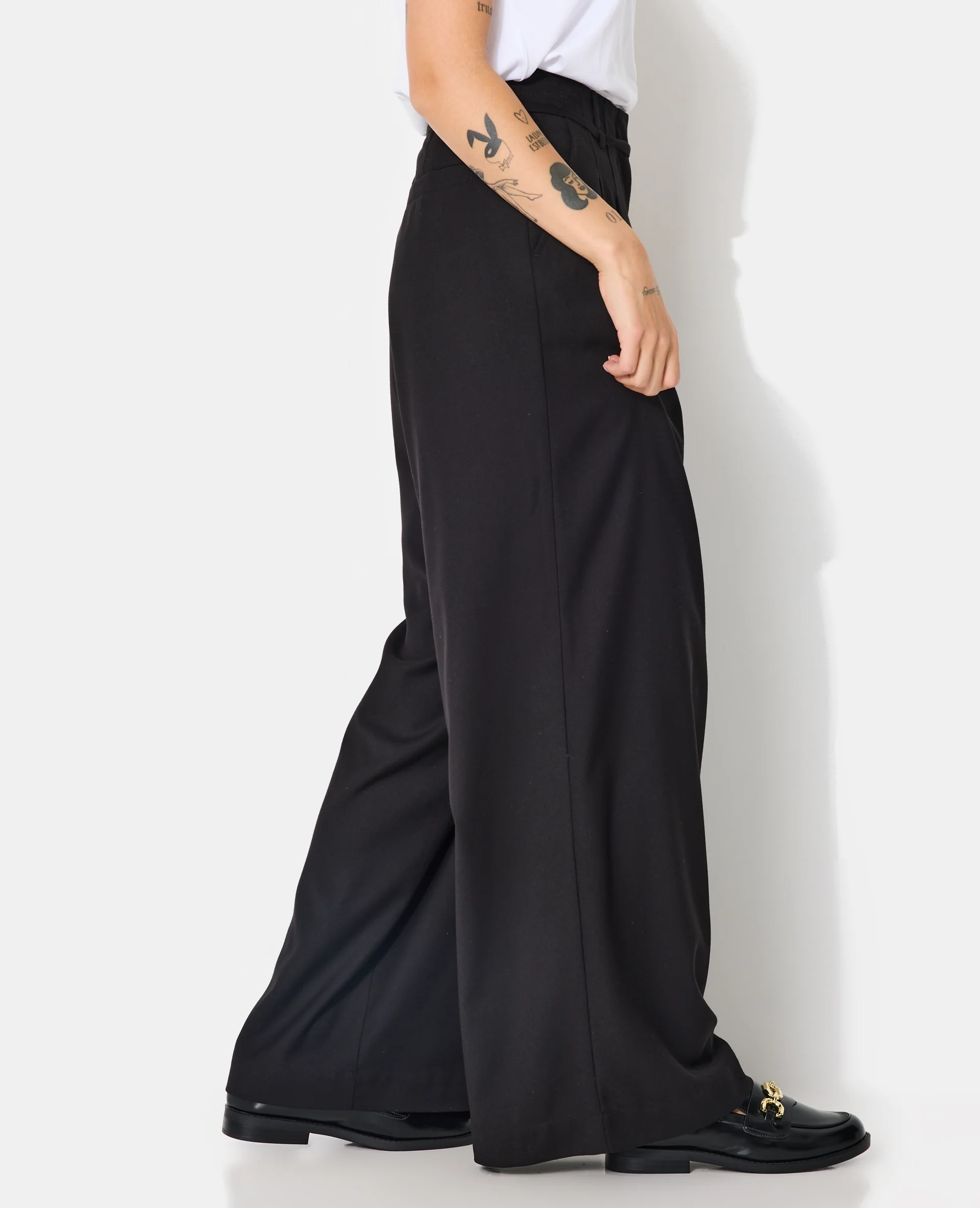 Pantalon large et droit avec taille haute et ceinture - Image 2