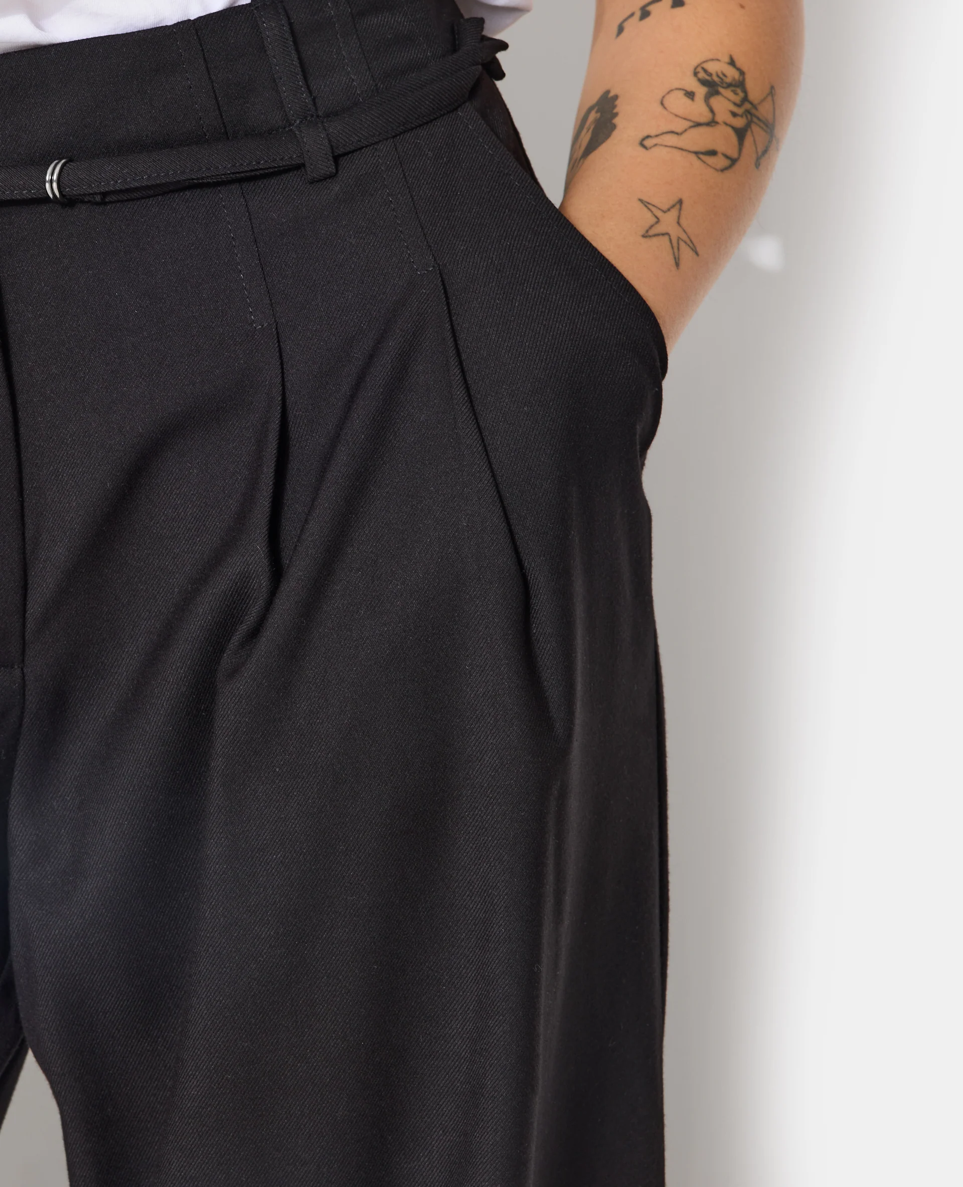 Pantalon large et droit avec taille haute et ceinture - Image 3