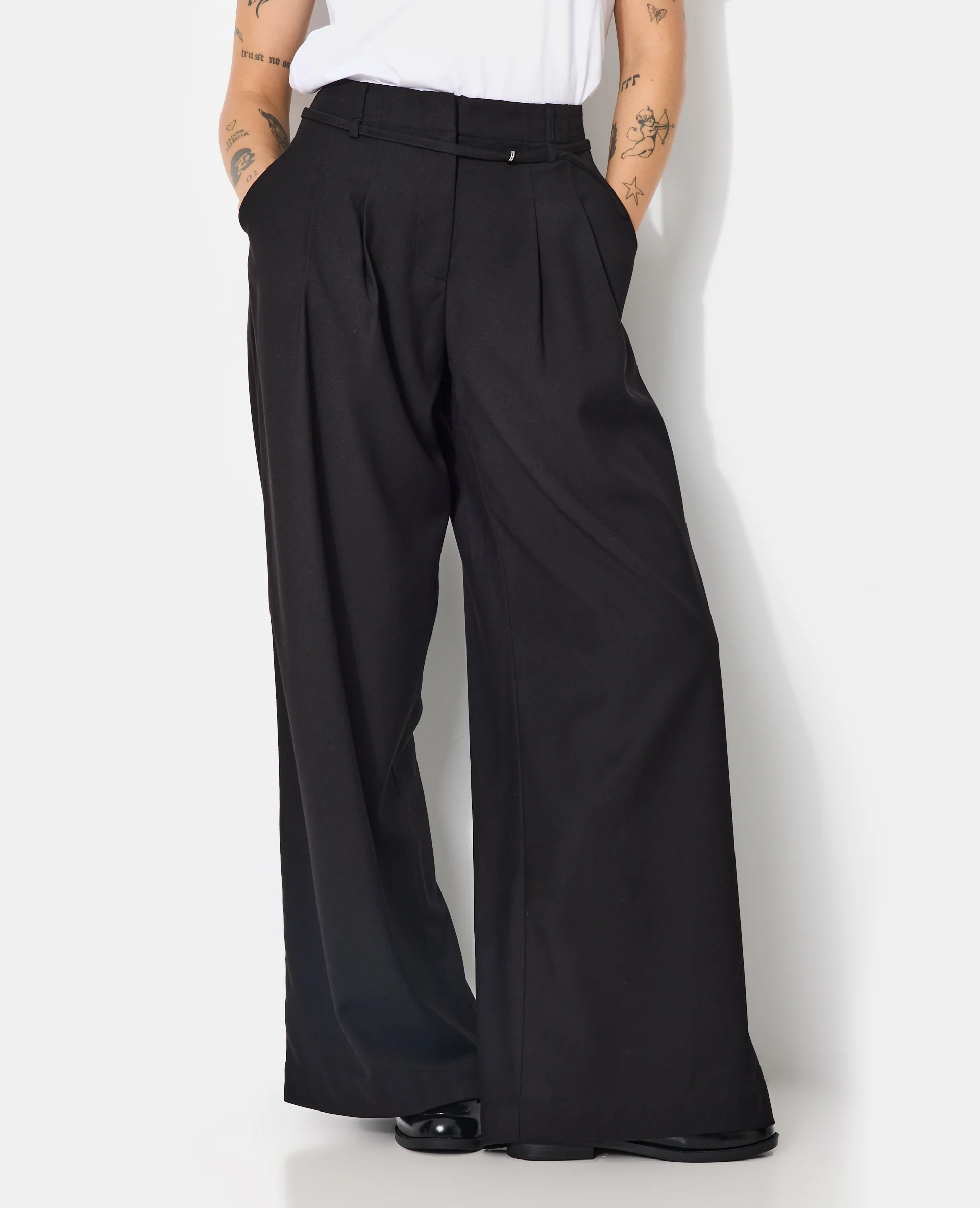 Pantalon large et droit avec taille haute et ceinture - Image 7