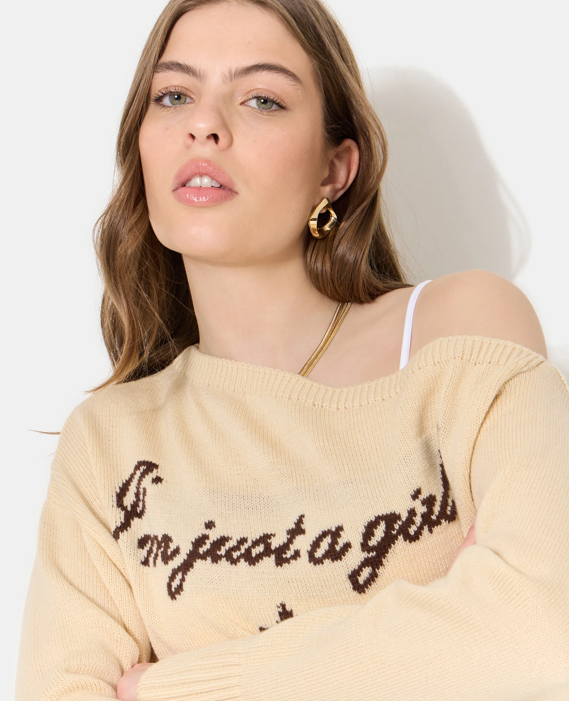 Pull asymétrique avec écriture poitrine - Image 2