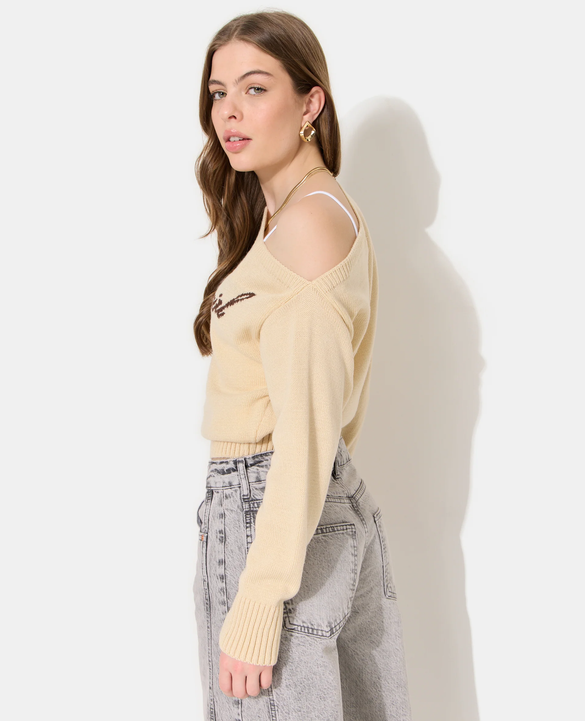 Pull asymétrique avec écriture poitrine - Image 6
