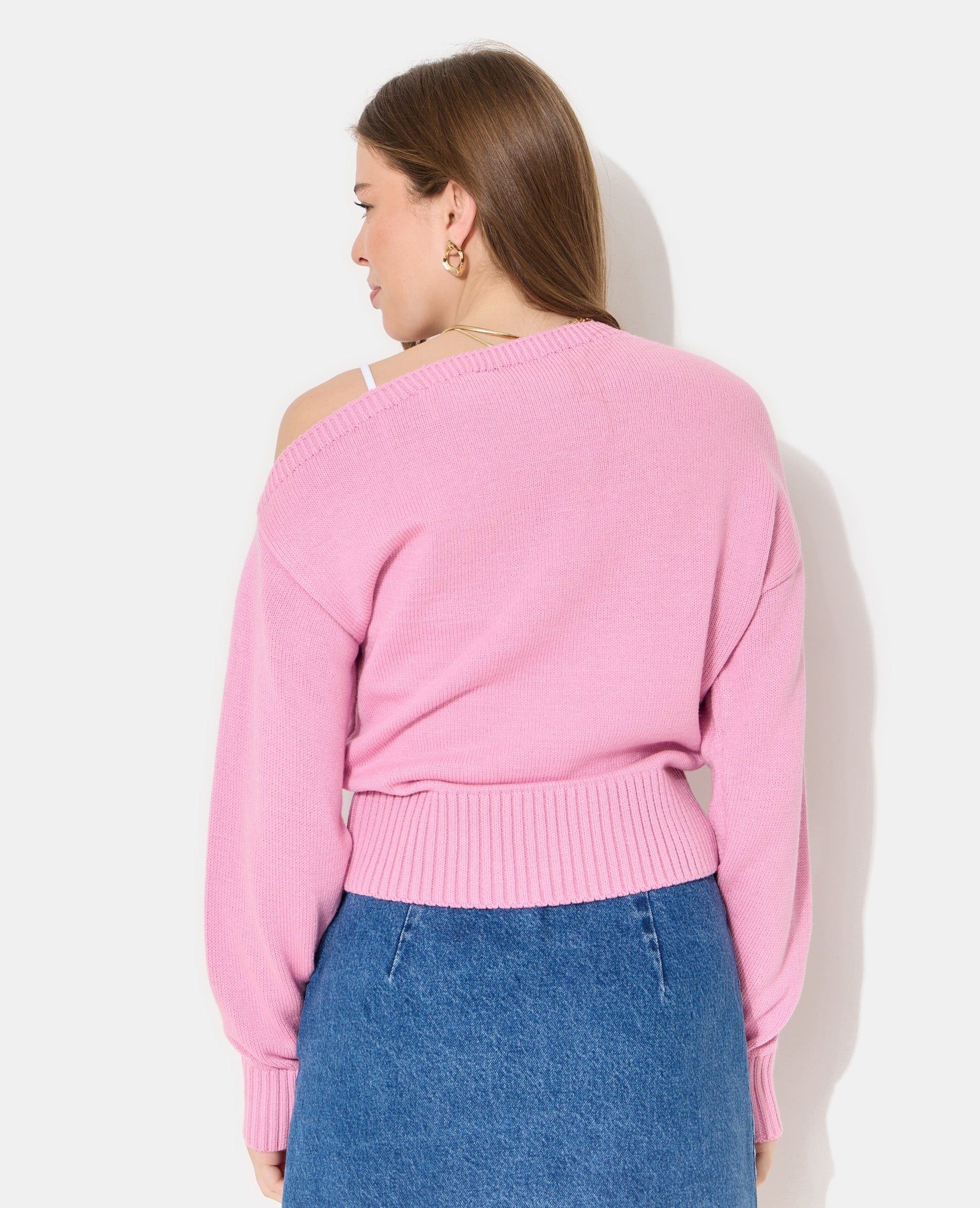 Pull asymétrique avec écriture poitrine - Image 6