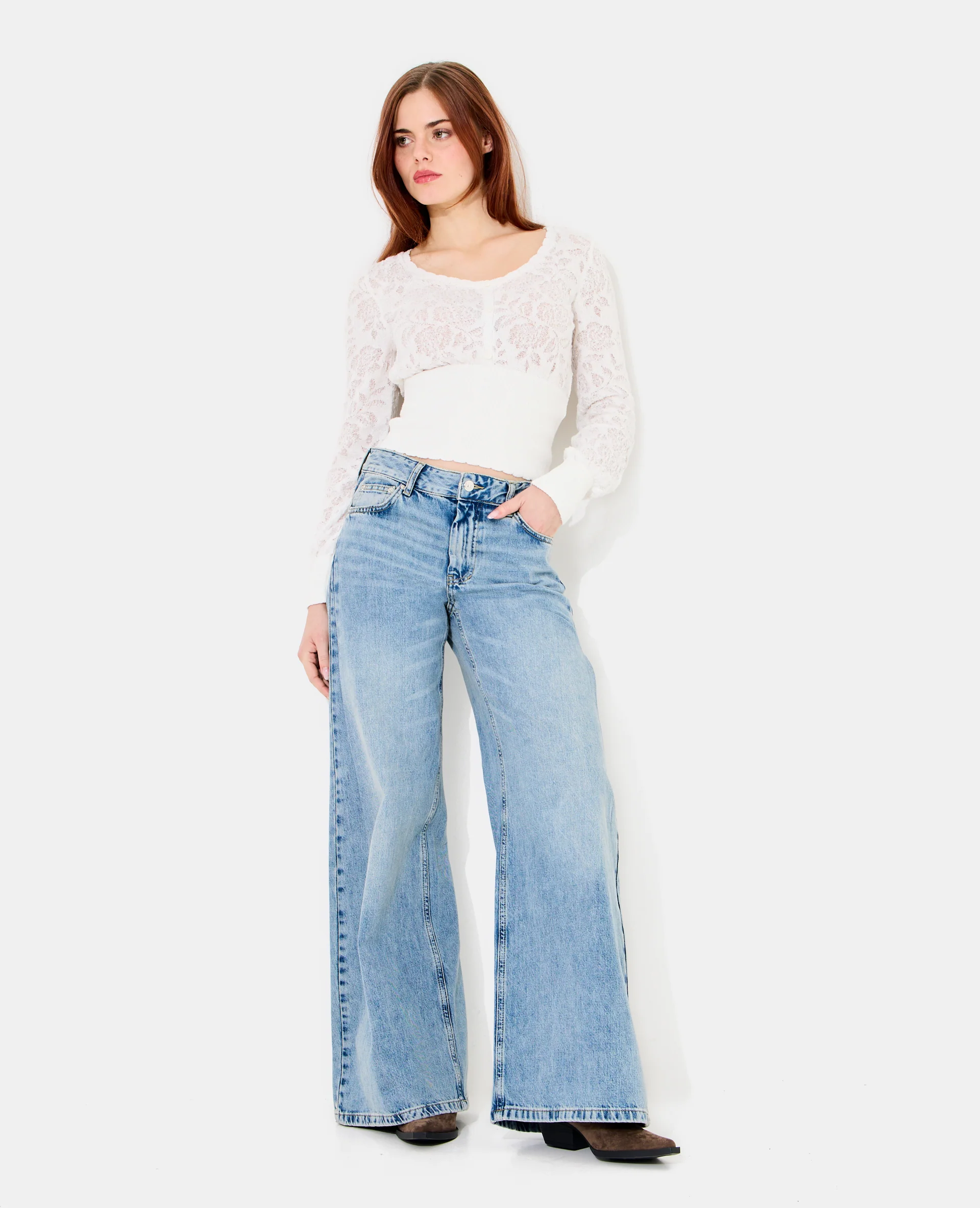 Pull en maille ajourée motif fleurs - Image 3