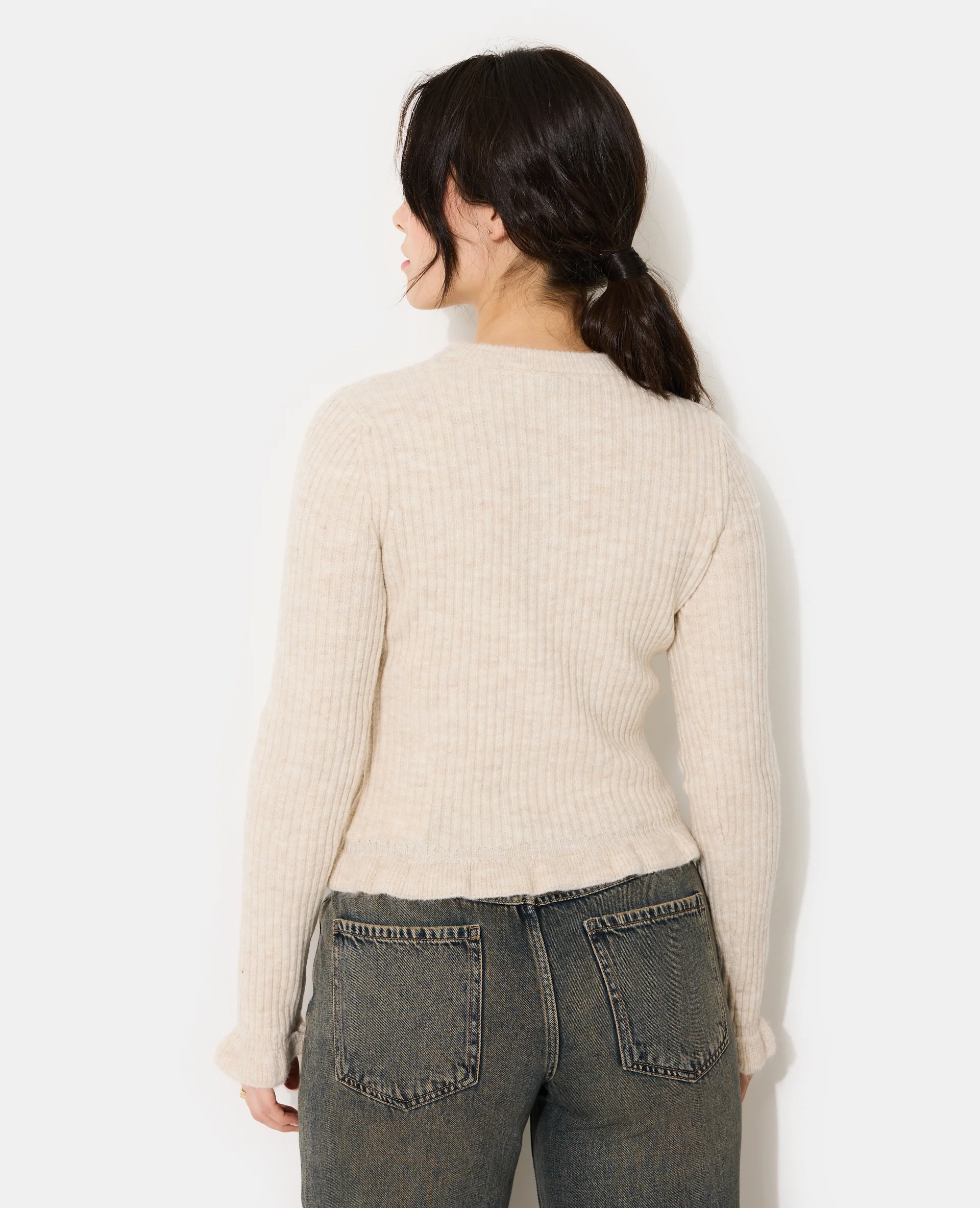 Pull en maille côtelée avec finitions ondulées - Image 6