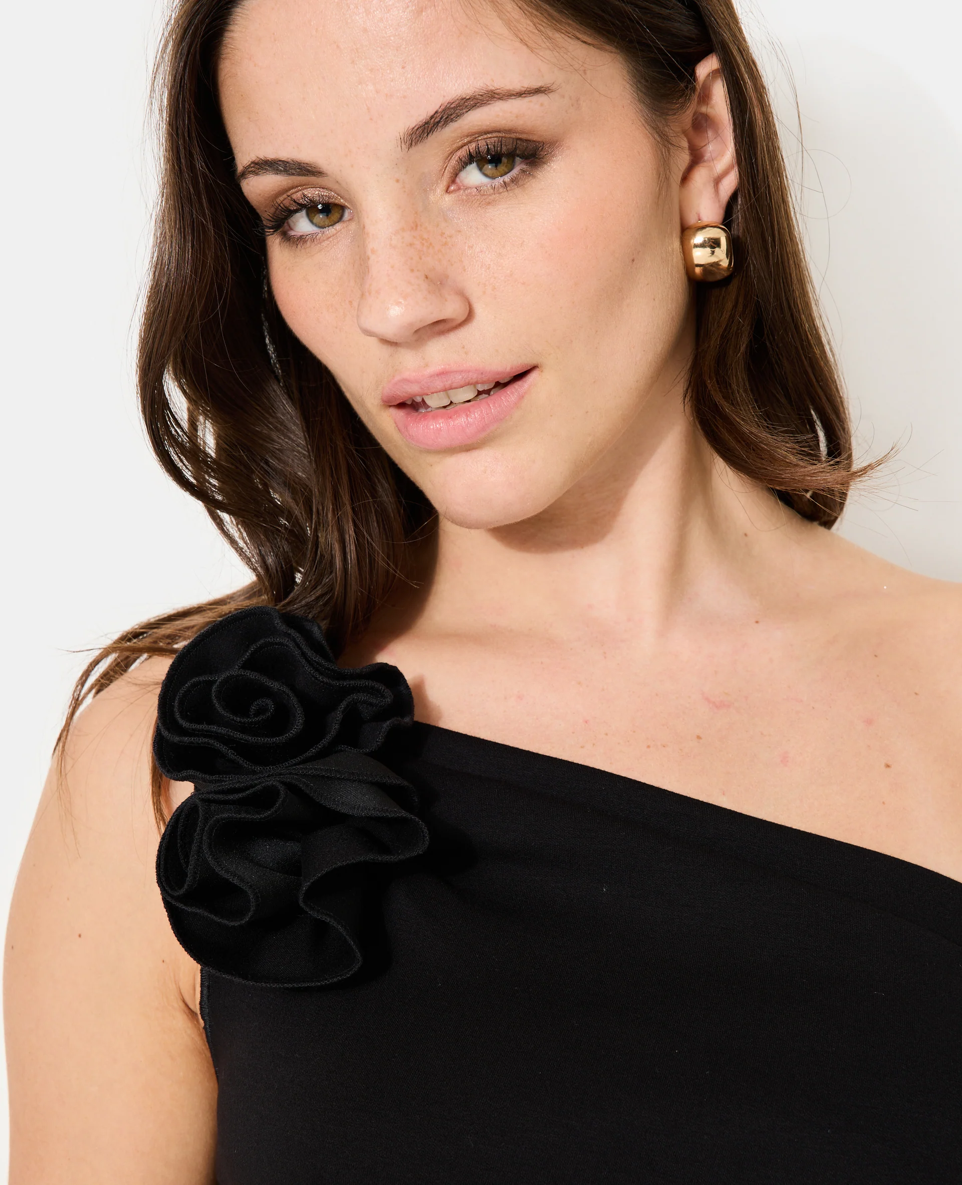 Robe courte asymétrique avec fronces et fleurs - Image 2
