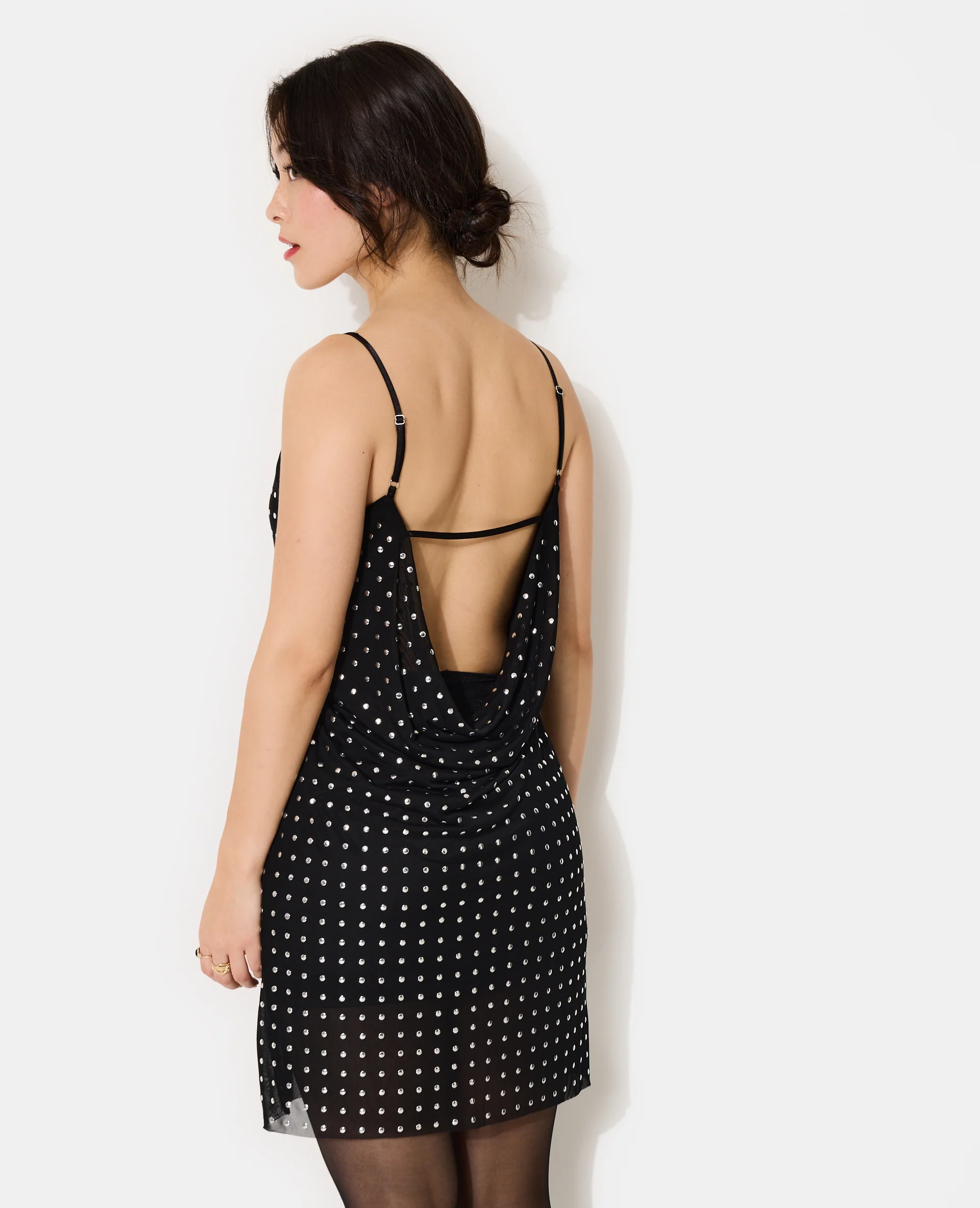 Robe courte dos-nu avec clous - Image 6