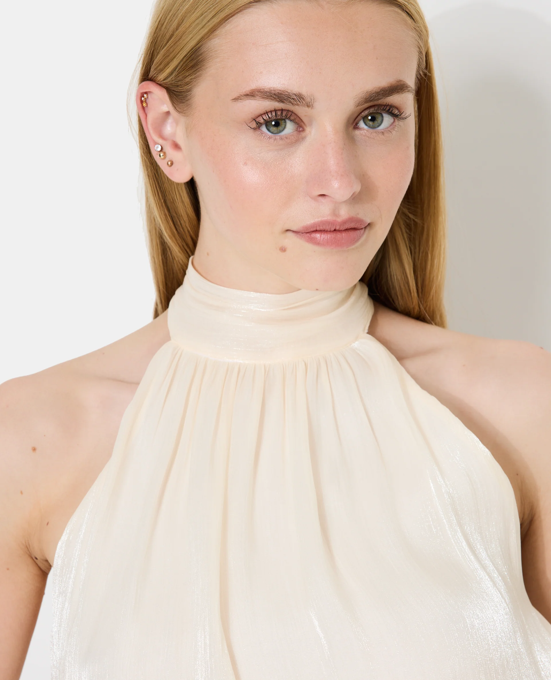 Robe courte dos-nu en satin - Image 2