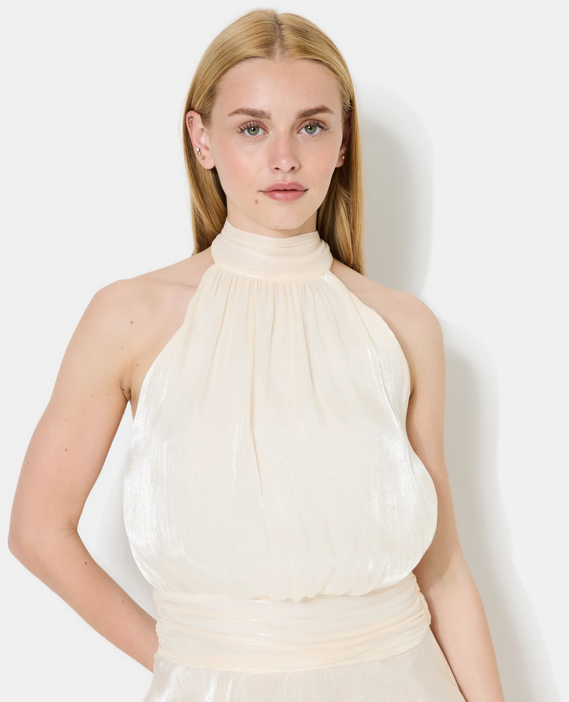 Robe courte dos-nu en satin - Image 7
