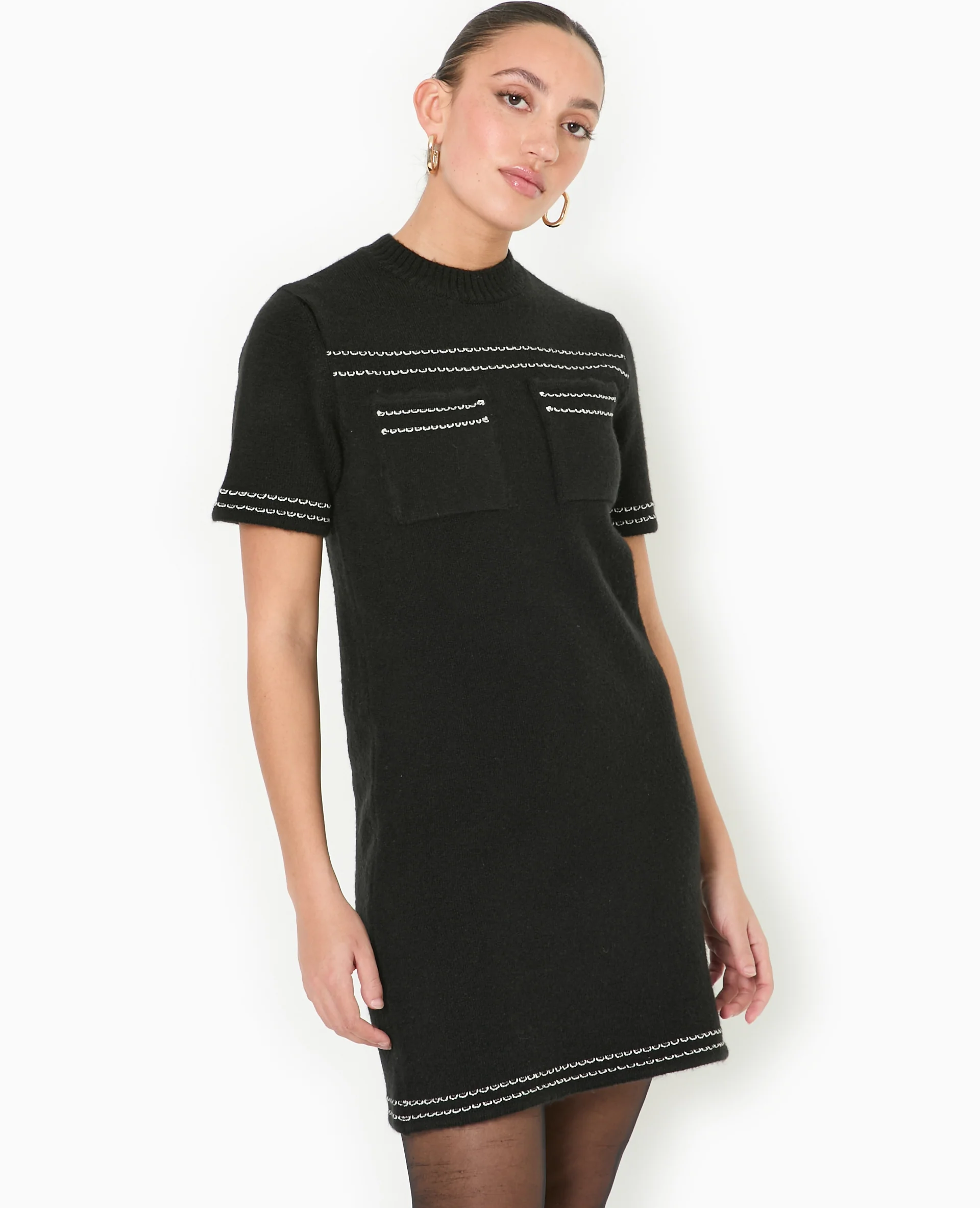 Robe courte en maille avec détails contrastés - Image 2
