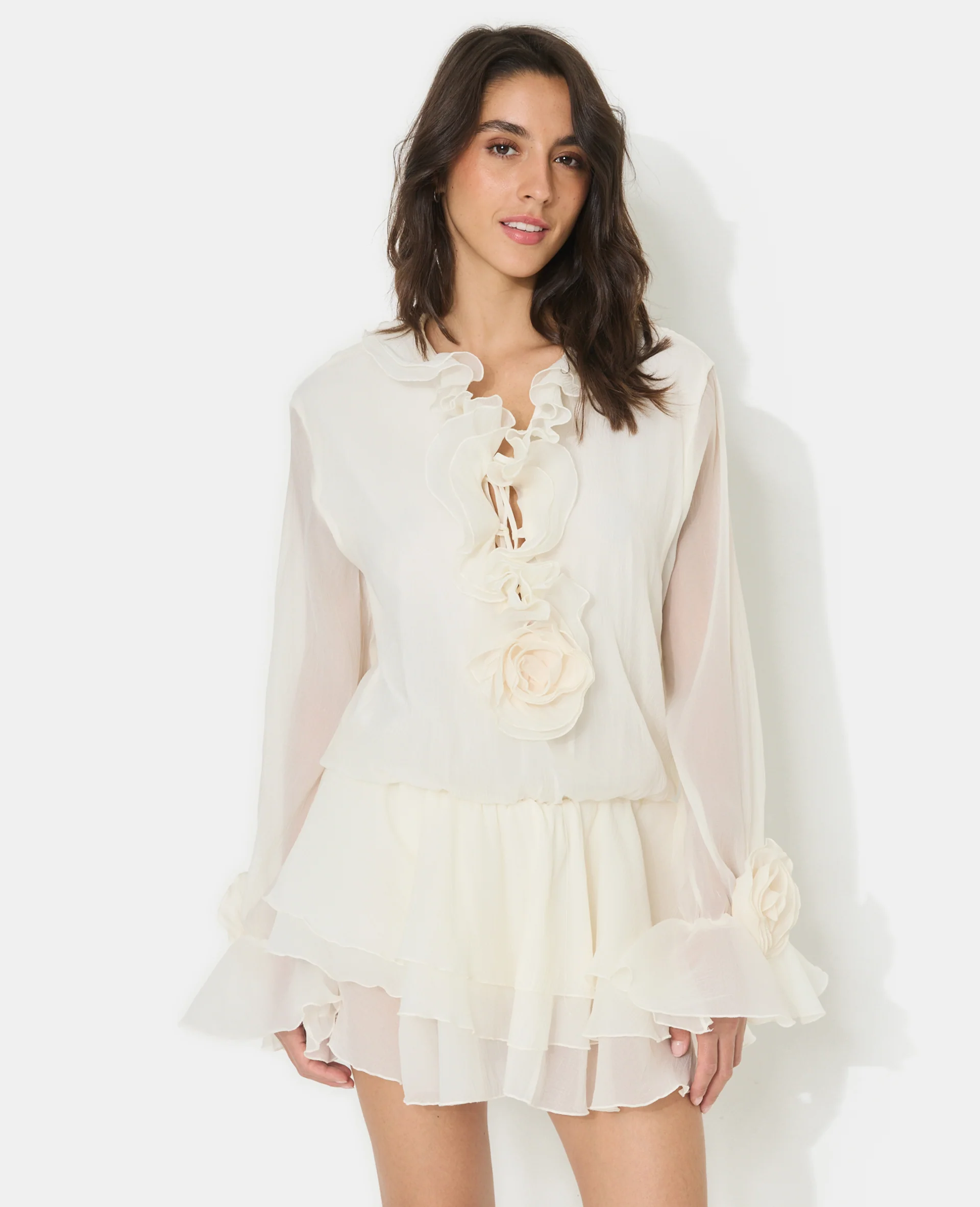 Robe courte en voile avec volants et fleurs - Image 5