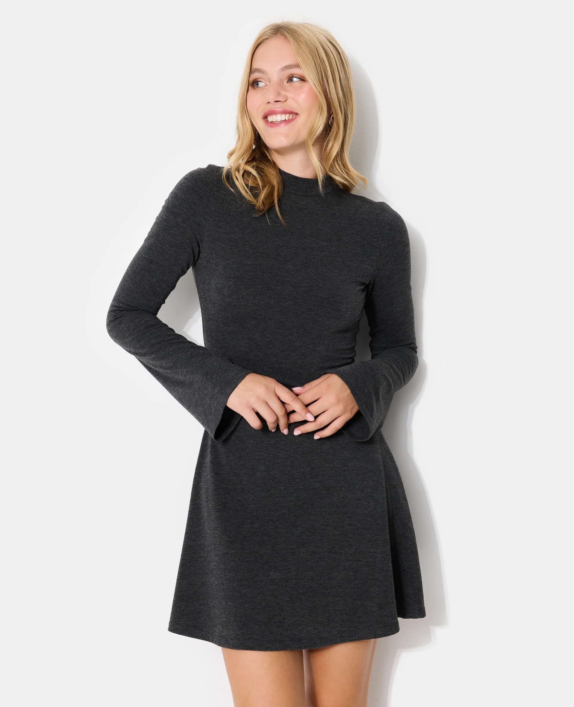 Robe courte patineuse avec manches flare - Image 3