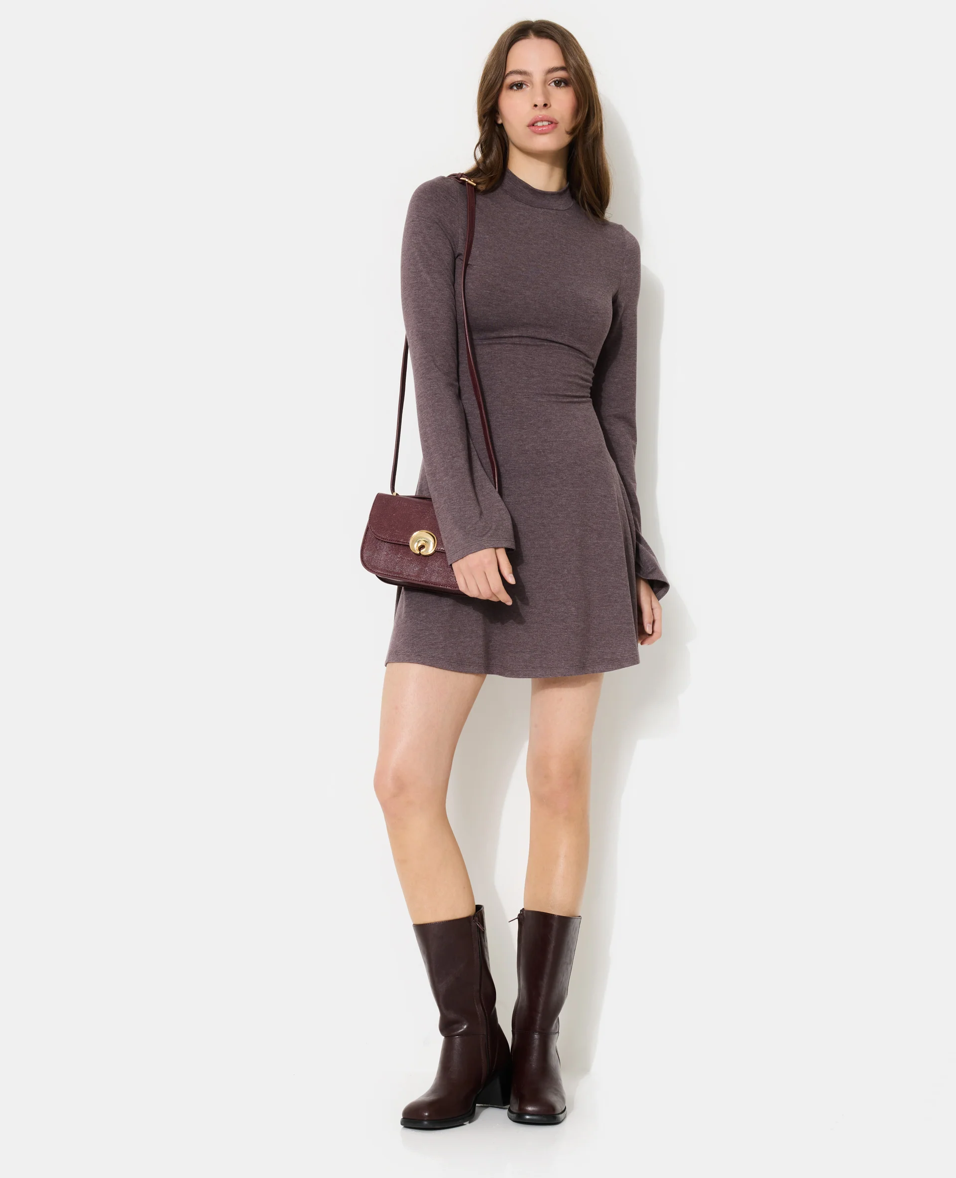 Robe courte patineuse avec manches flare