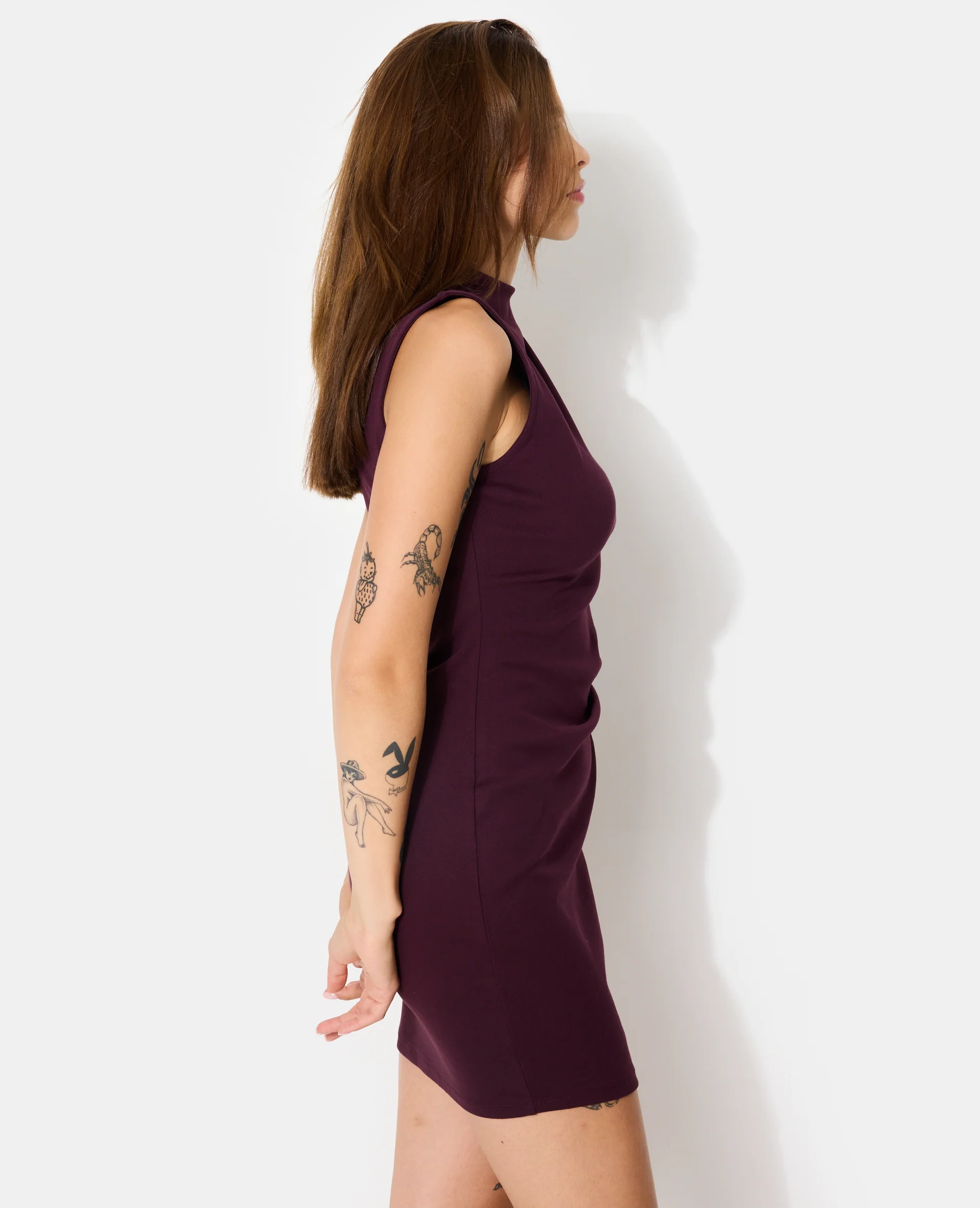 Robe courte sans manches avec fronces côté - Image 2