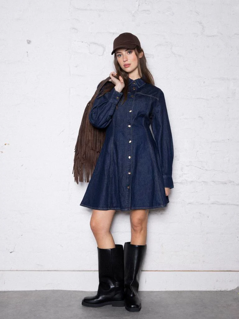 Robe en jean courte évasée et boutonnée