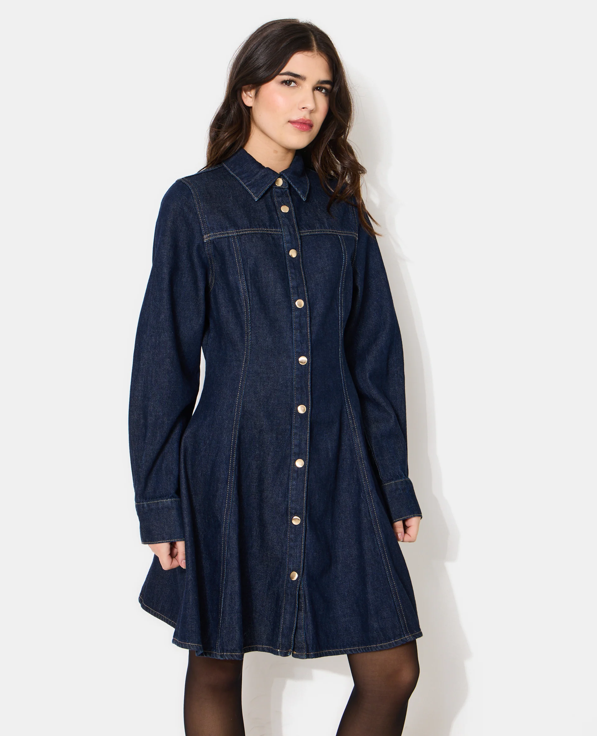 Robe en jean courte évasée et boutonnée - Image 5
