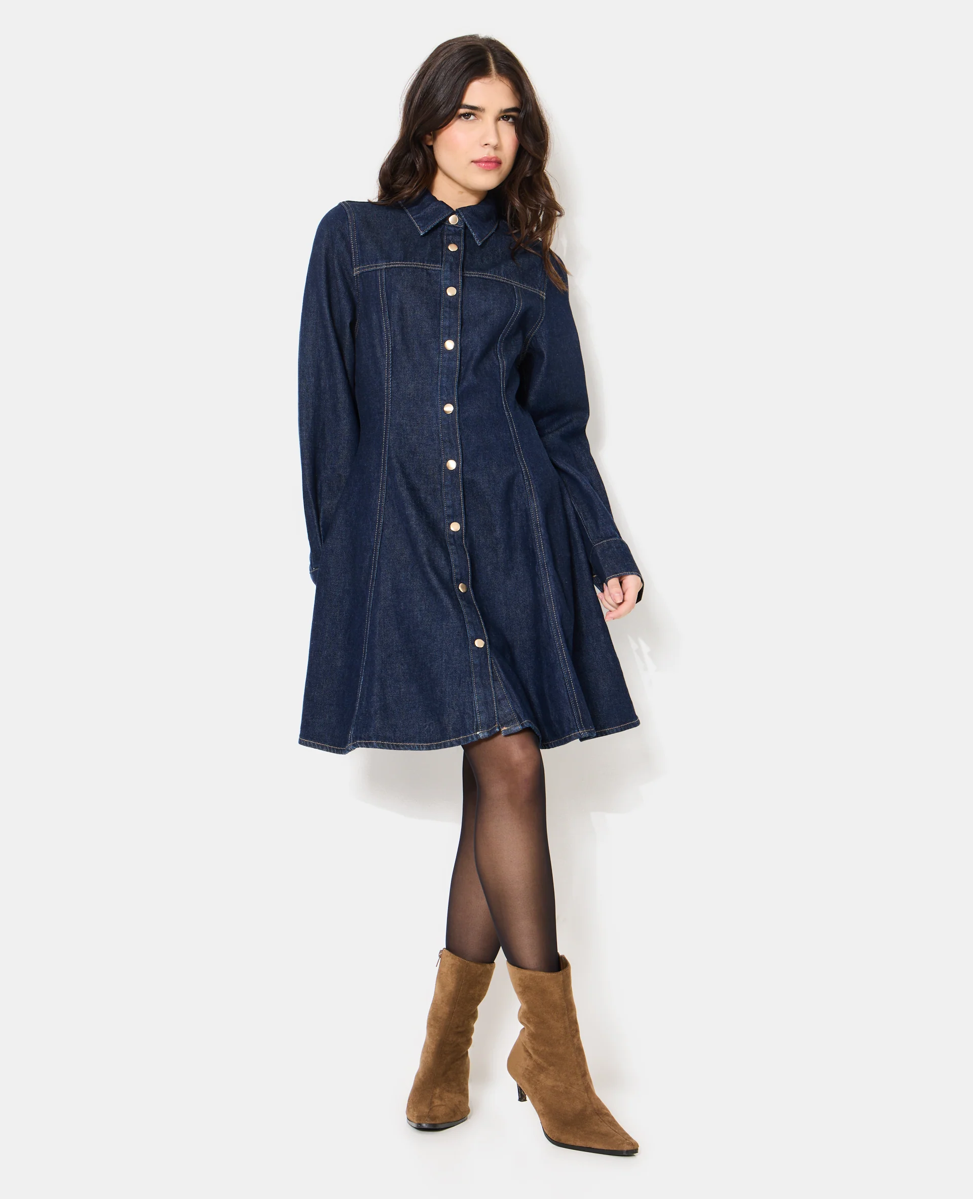 Robe en jean courte évasée et boutonnée - Image 7