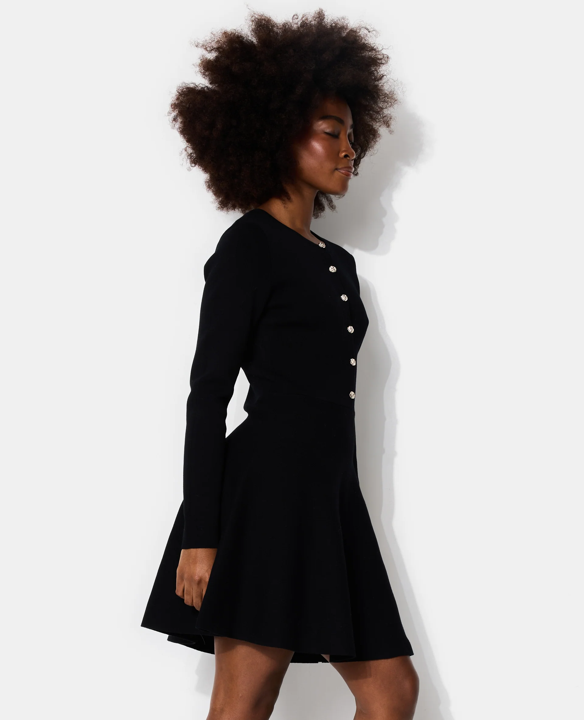 Robe en maille forme patineuse avec boutons - Image 3