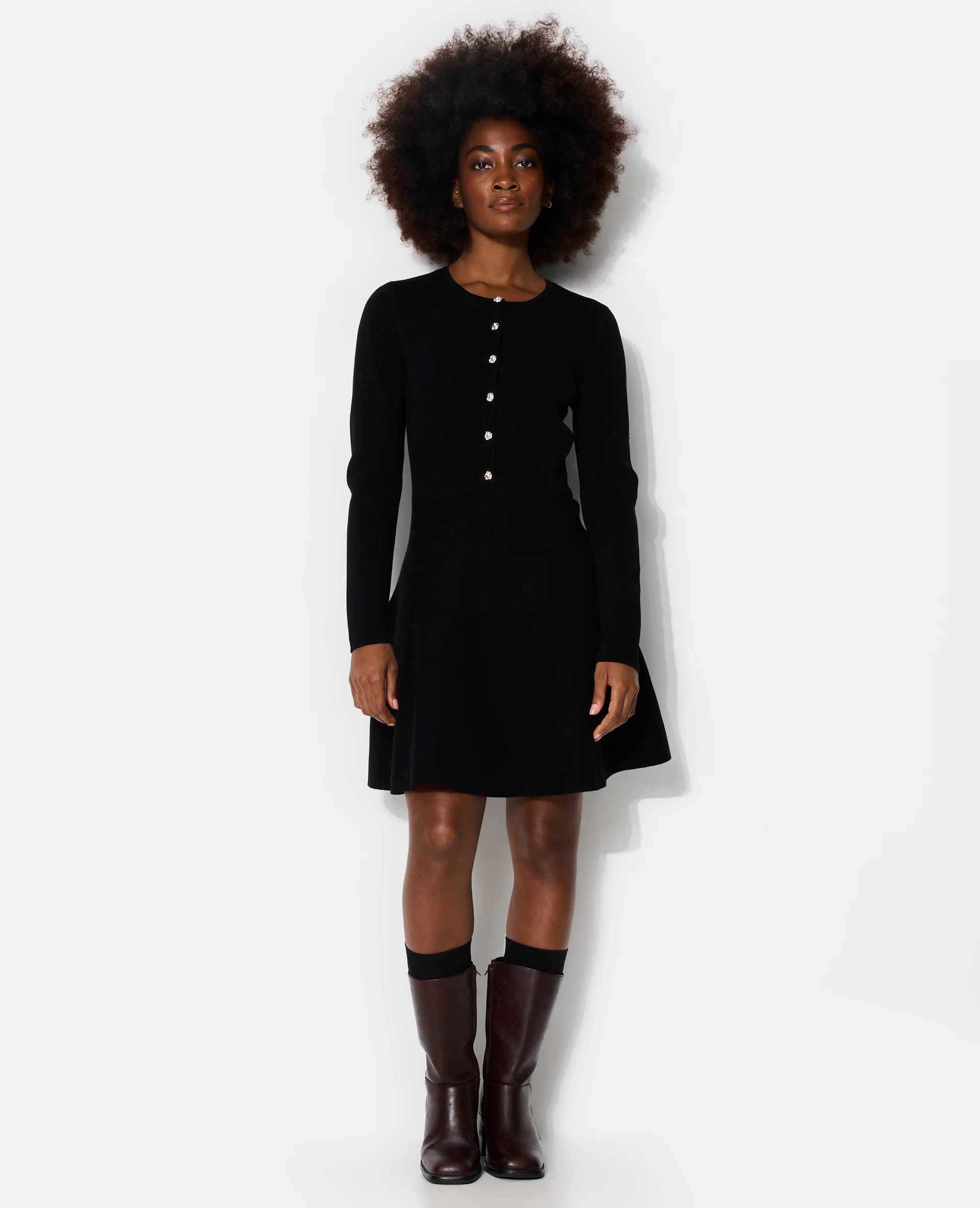 Robe en maille forme patineuse avec boutons - Image 5