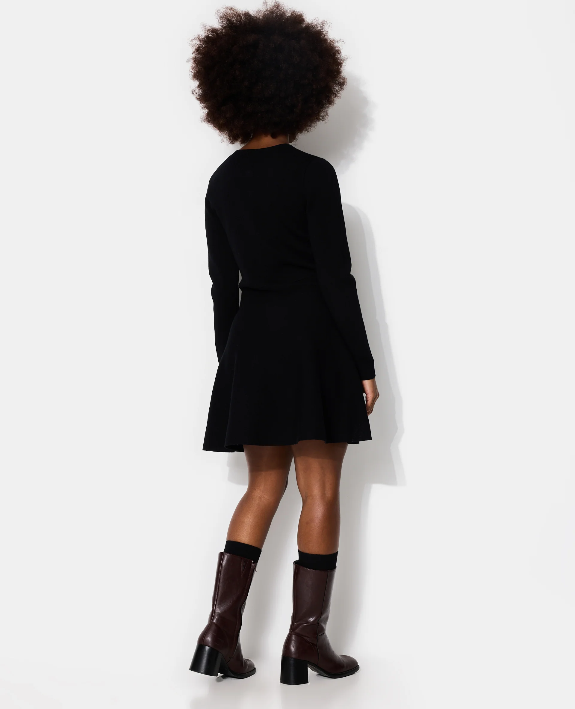 Robe en maille forme patineuse avec boutons - Image 6