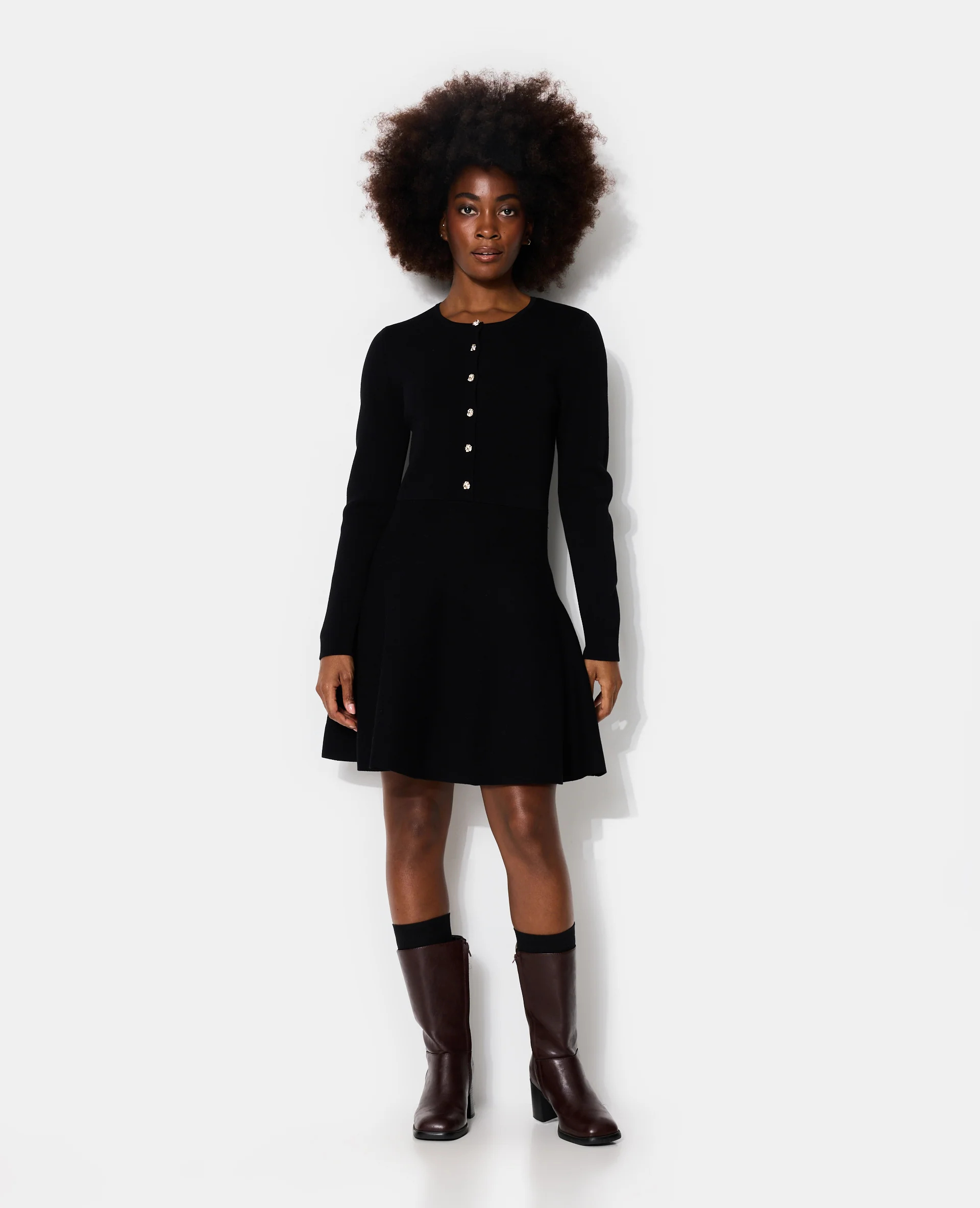 Robe en maille forme patineuse avec boutons - Image 7