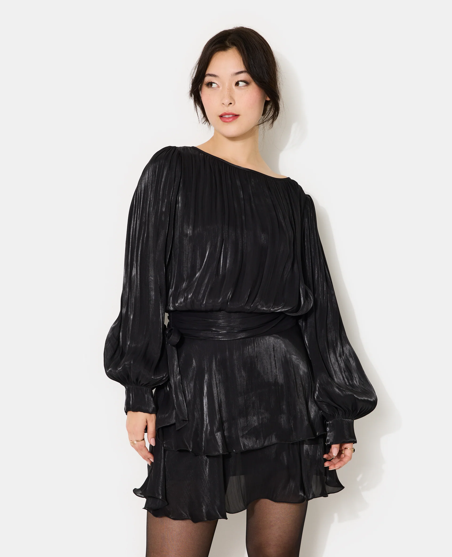 Robe en tissu brillant avec effet drapé - Image 3
