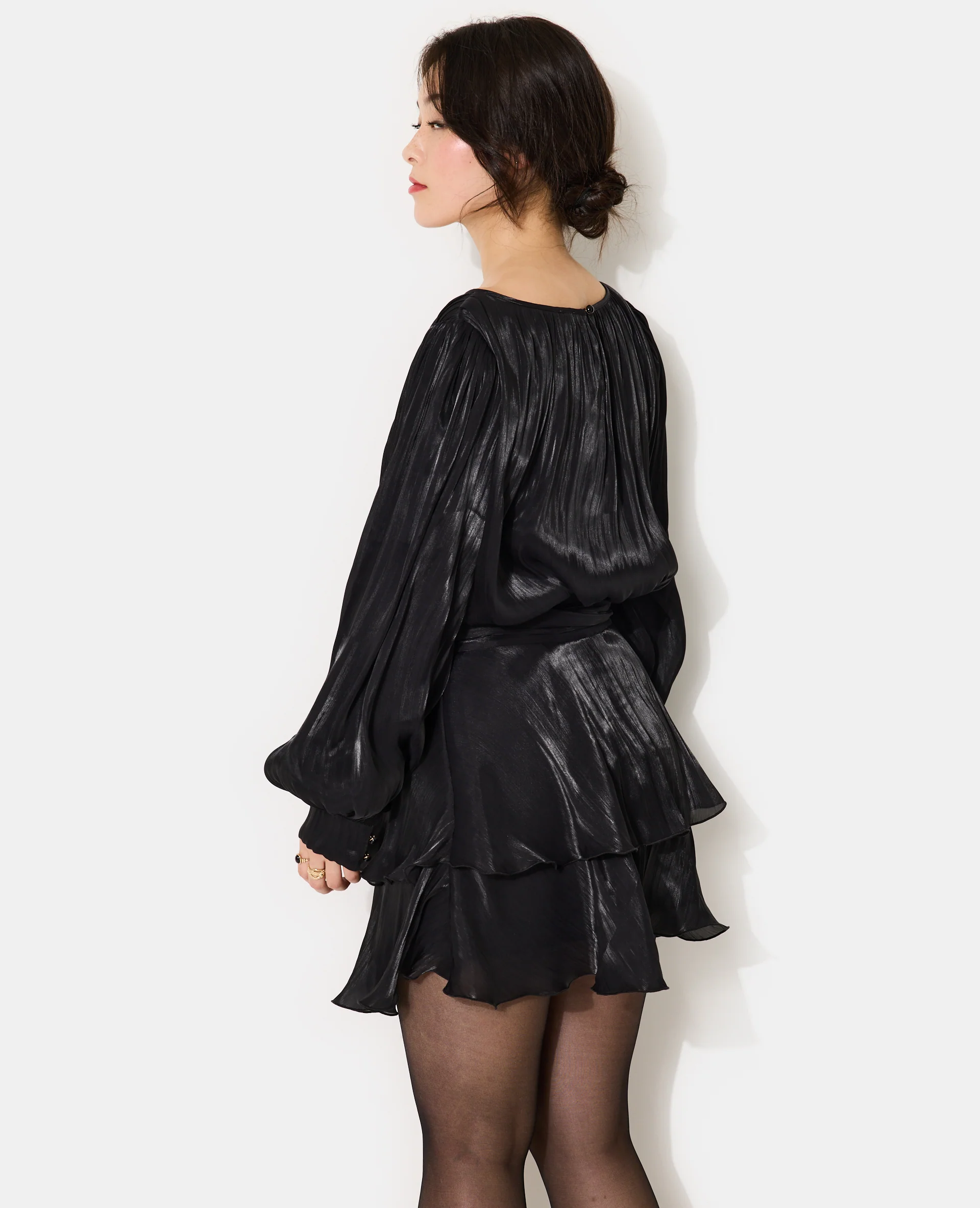 Robe en tissu brillant avec effet drapé - Image 6