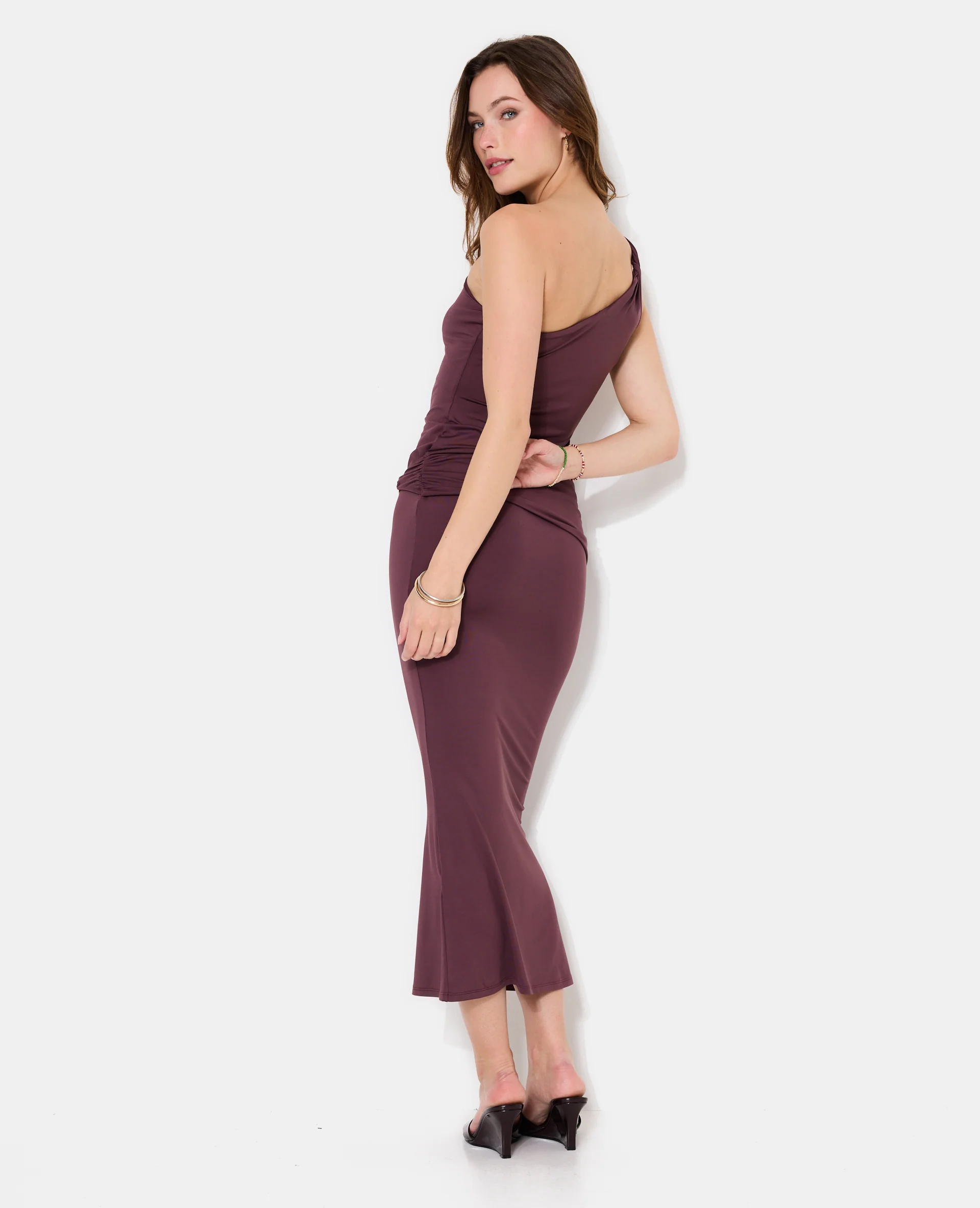Robe longue asymétrique avec ceinture et boucle - Image 6