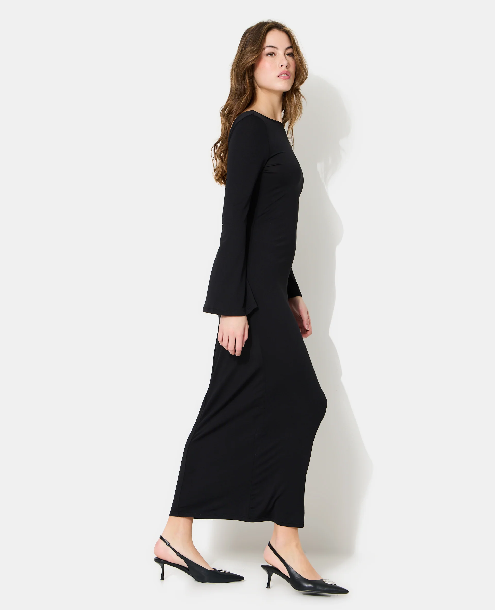 Robe longue dos nu avec manches flare - Image 7