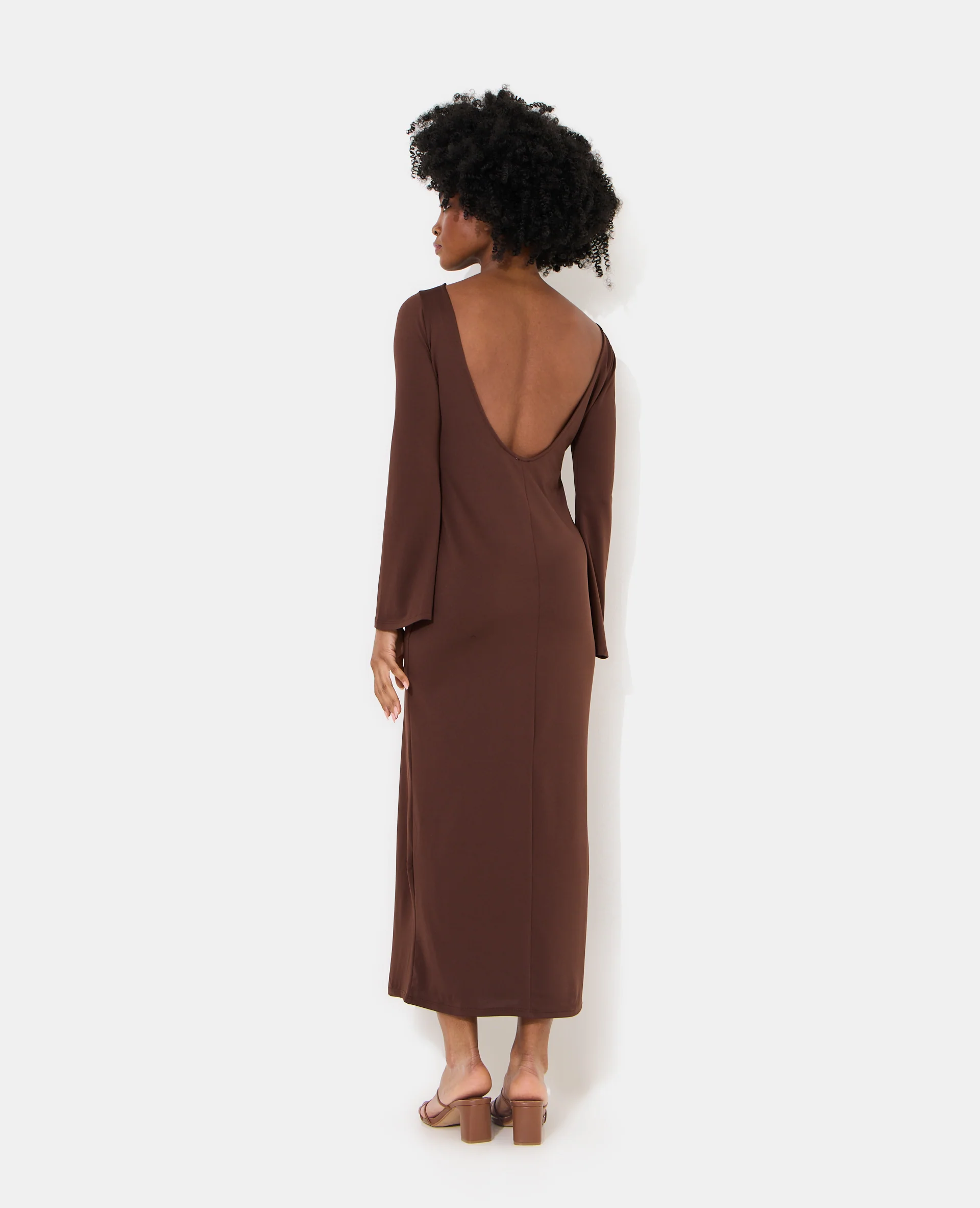 Robe longue dos nu avec manches flare - Image 6