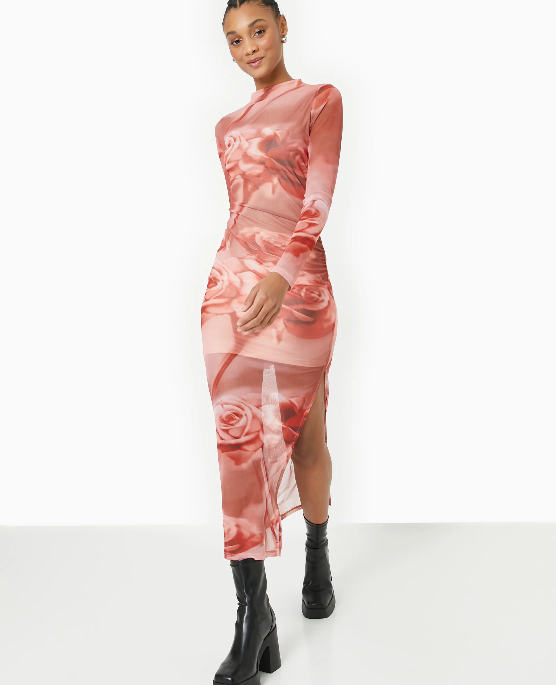 Robe longue en maille résille motif roses - Image 5