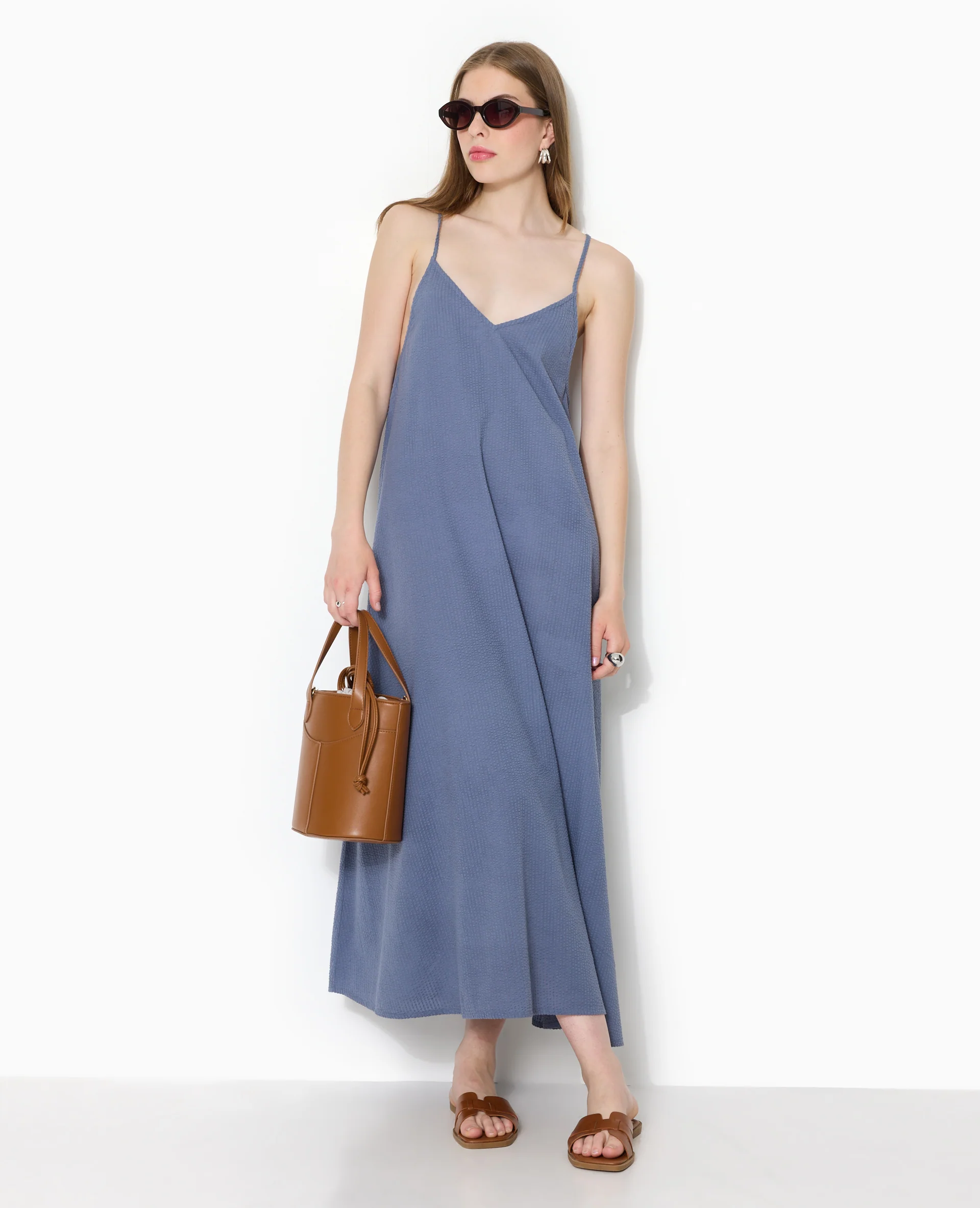 Robe longue en tissu gaufré et rayé - Image 3