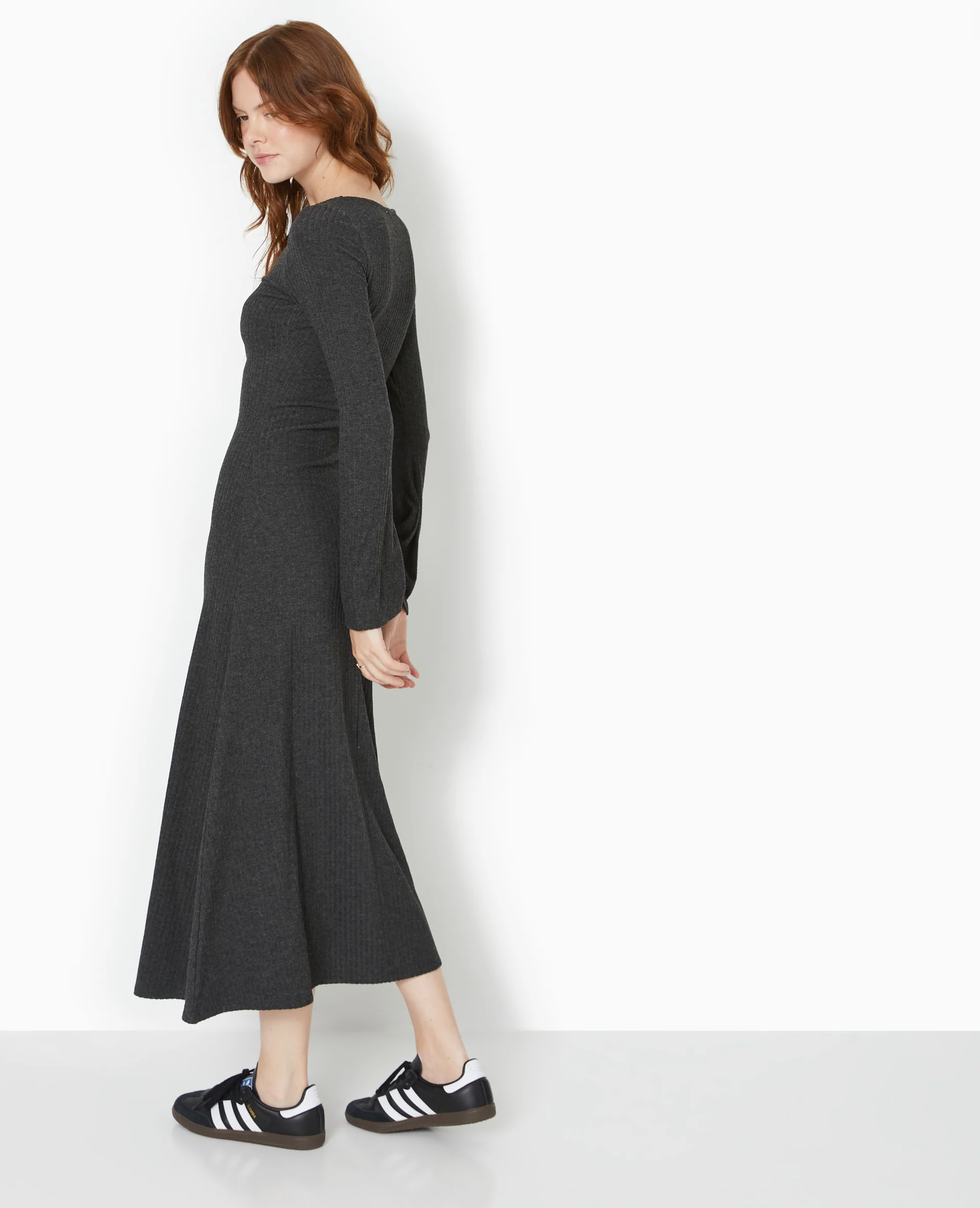 Robe longue évasée en maille côtelée - Image 6