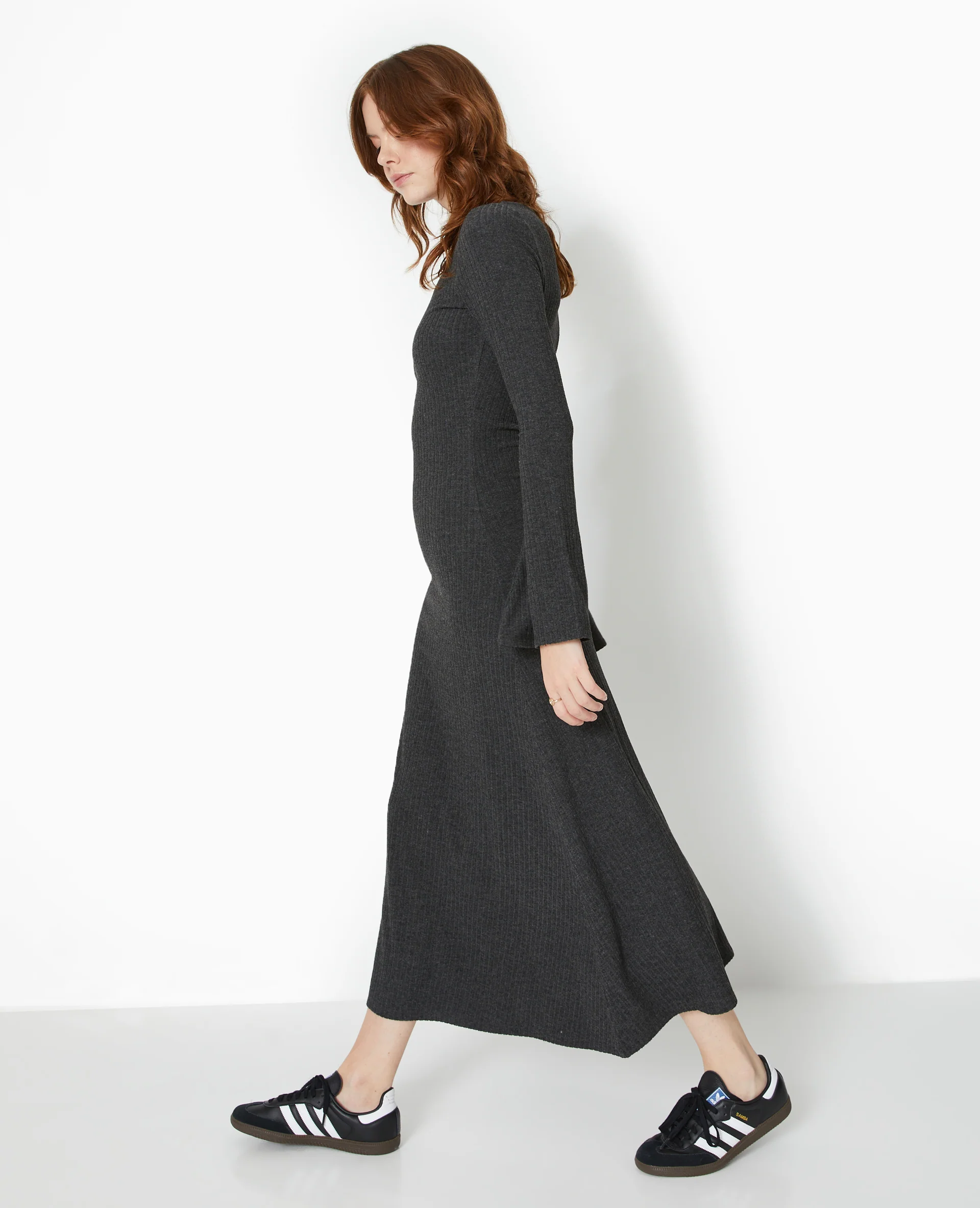 Robe longue évasée en maille côtelée - Image 7