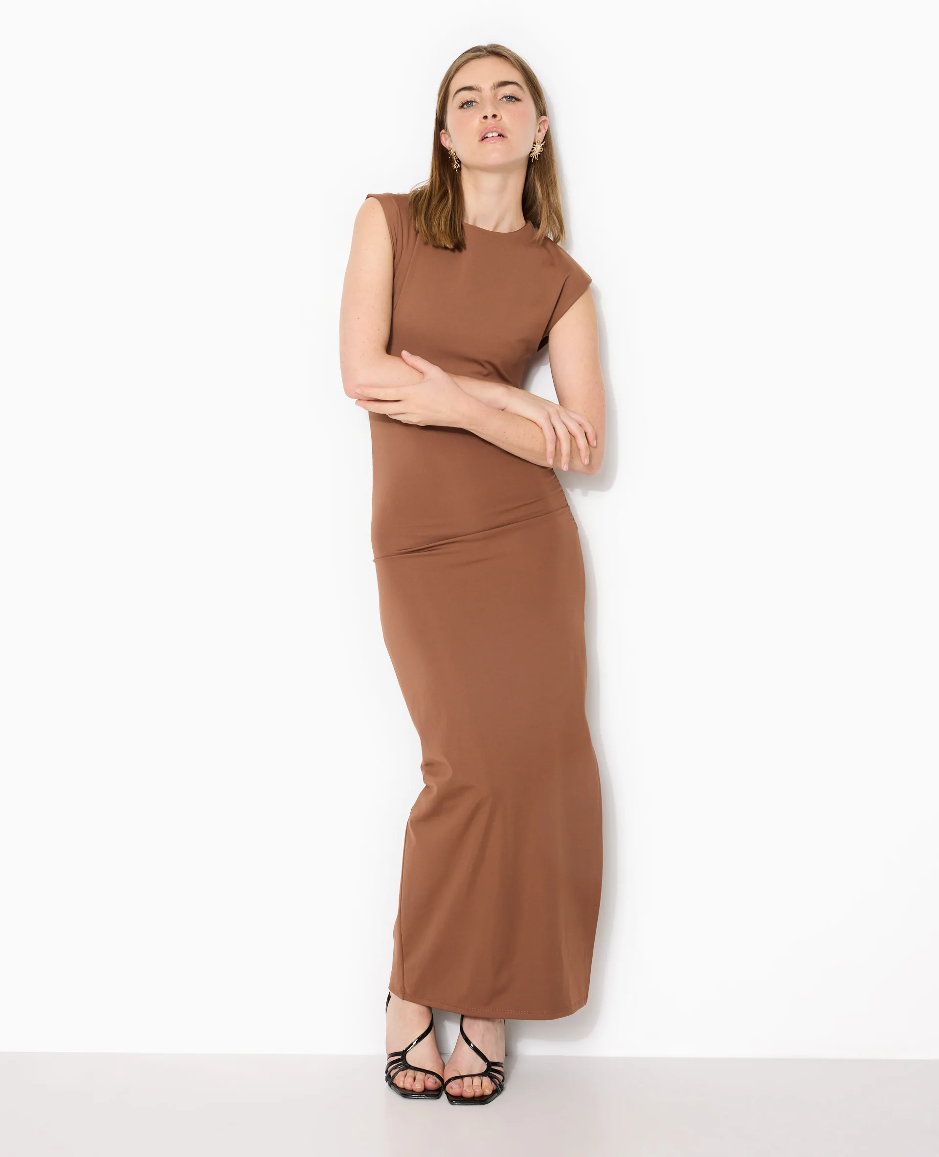 Robe longue sans manches avec fronces