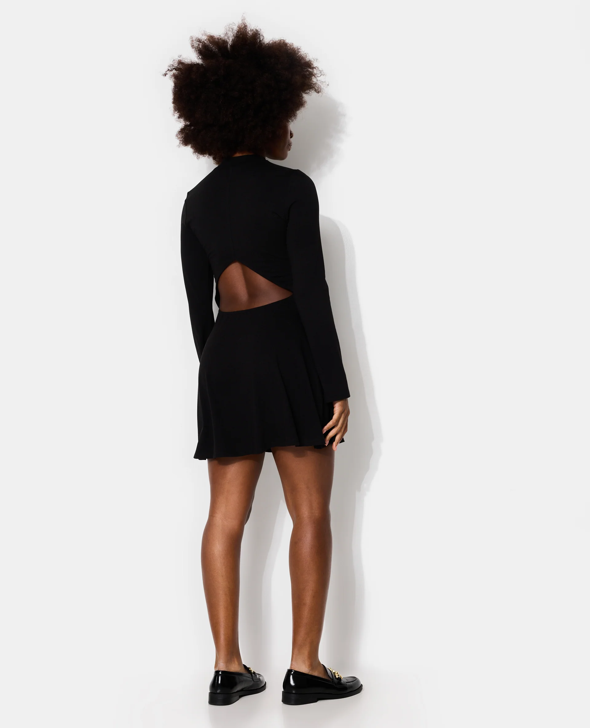 Robe patineuse avec découpe dos - Image 6