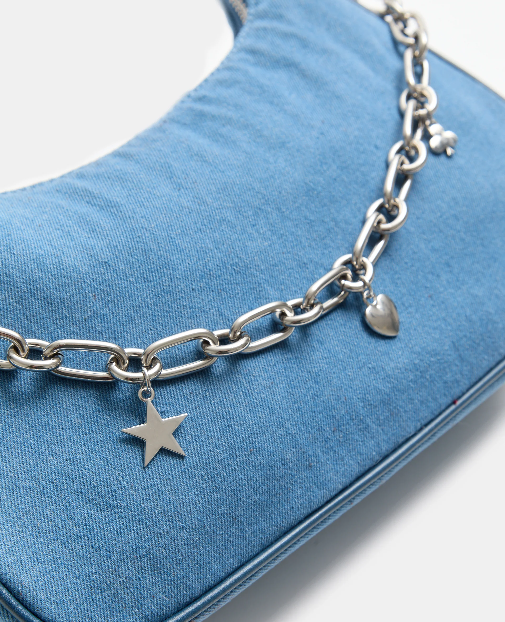 Sac en denim avec bandoulière et chaîne - Image 3