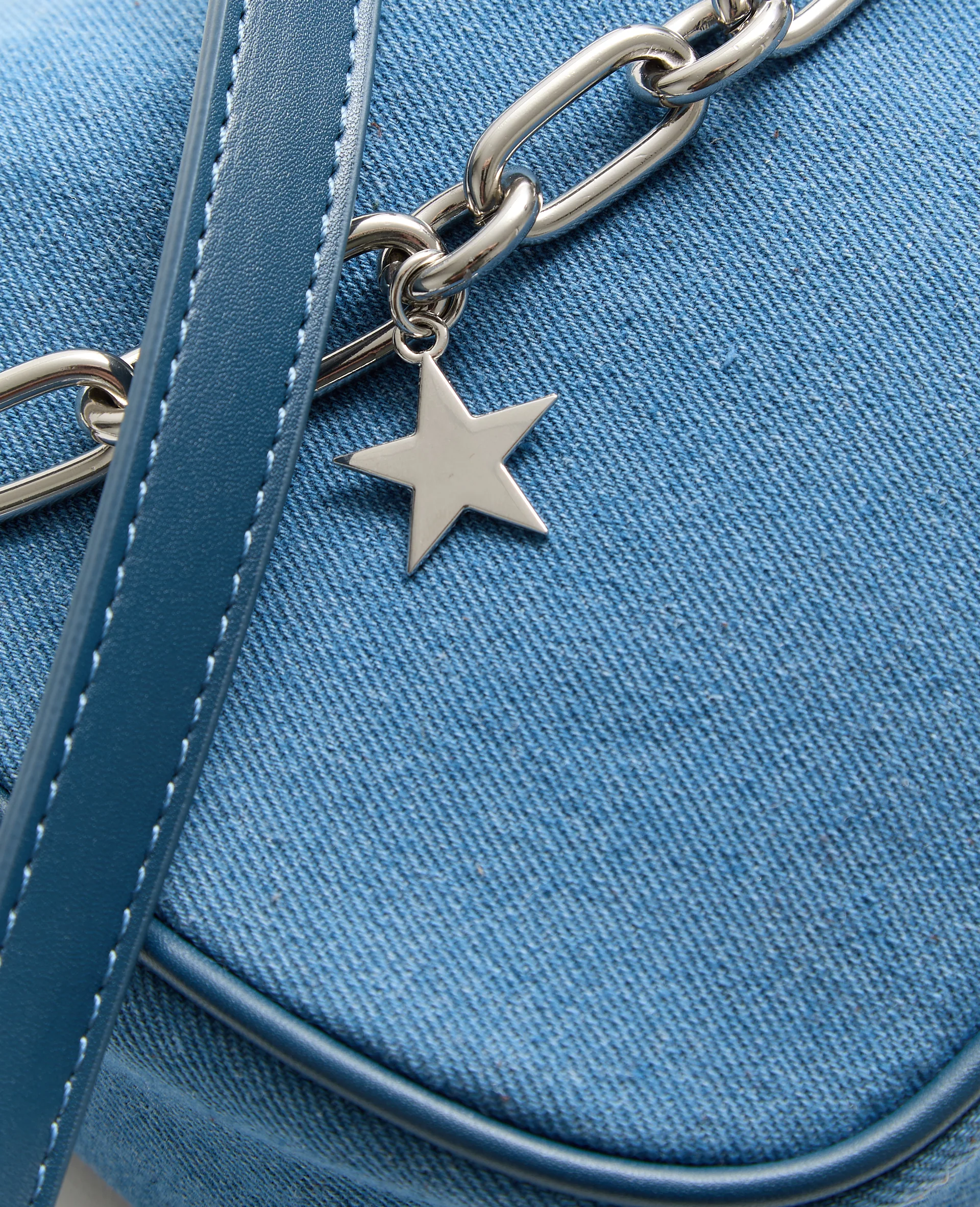 Sac en denim avec bandoulière et chaîne - Image 6
