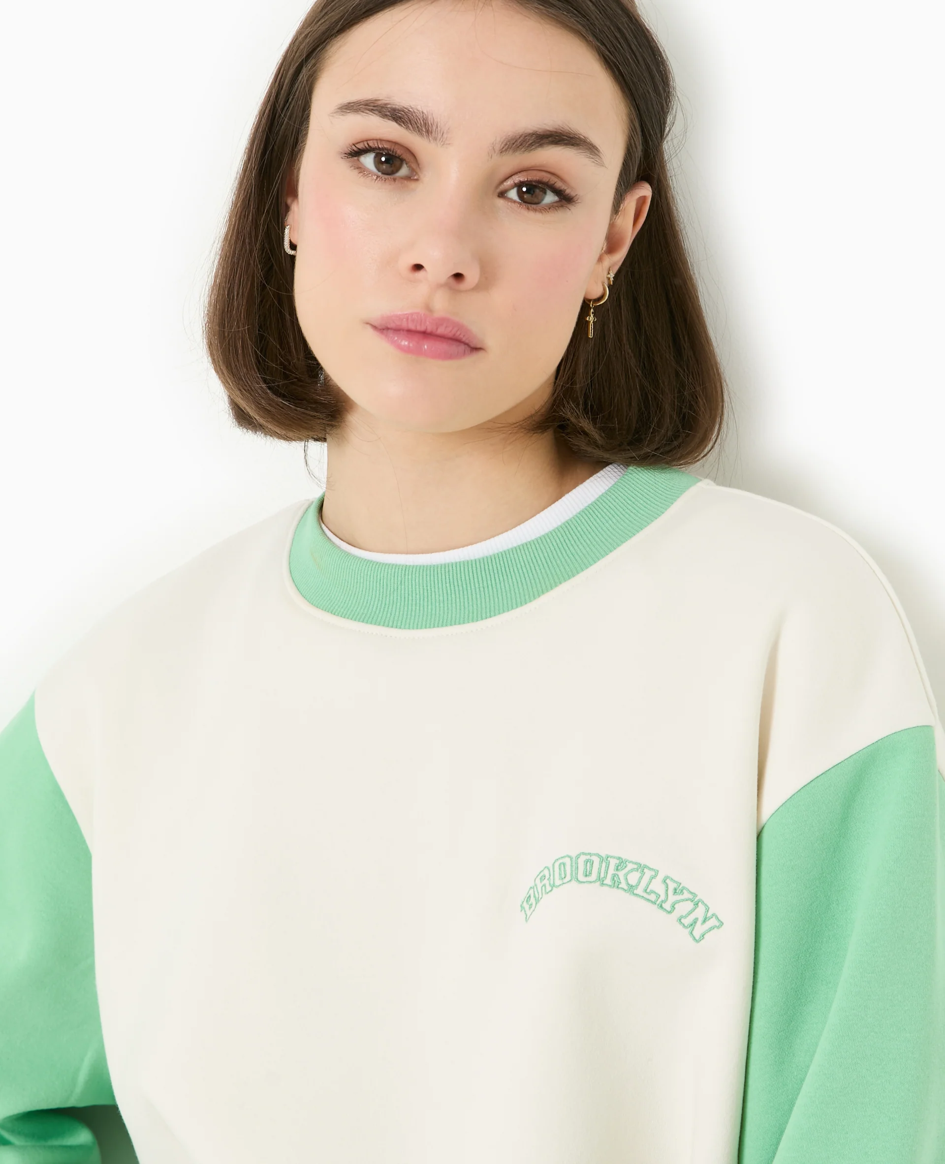 Sweat bicolore avec broderie poitrine et dos - Image 3