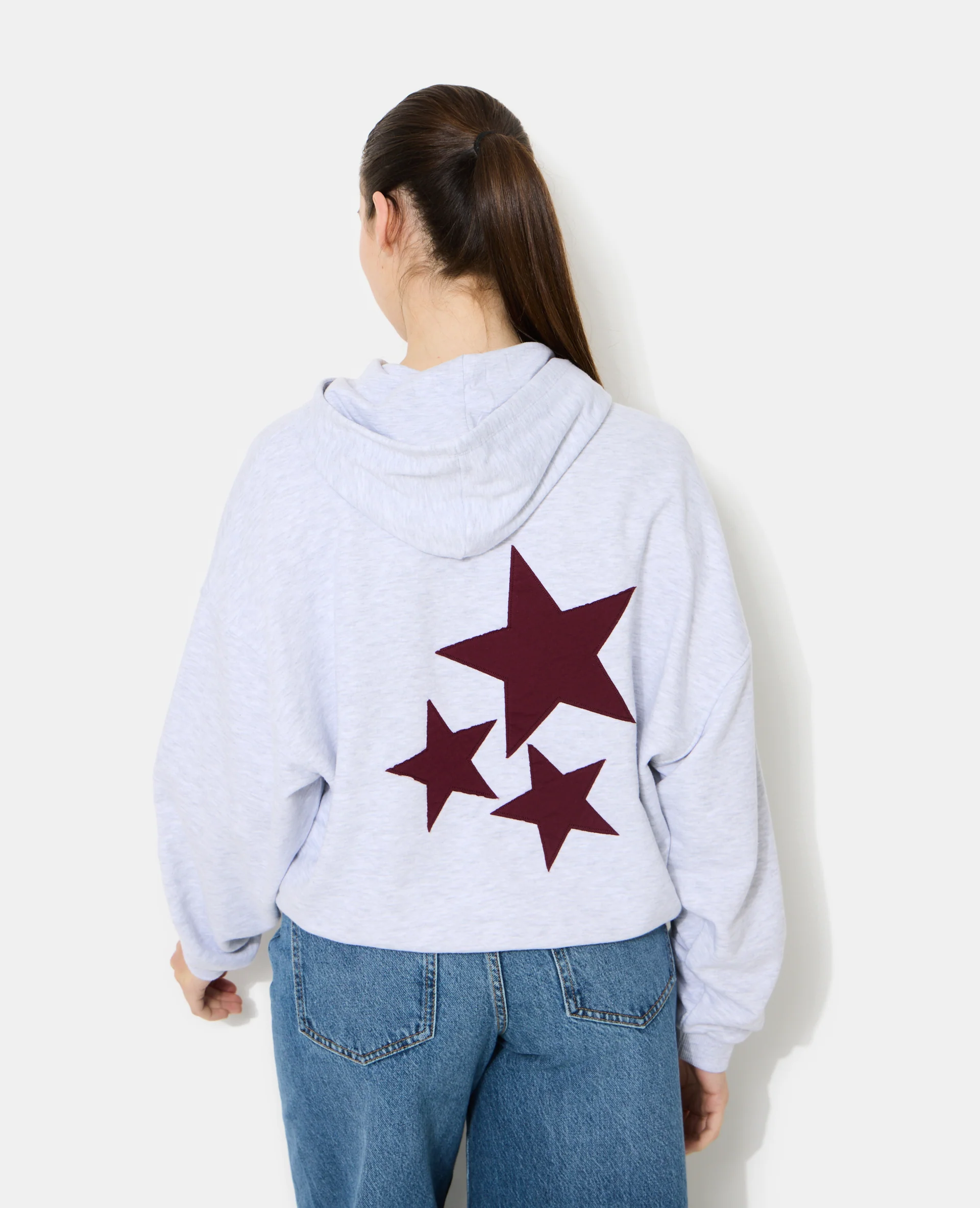 Sweat capuche oversize avec étoiles contrastées - Image 6