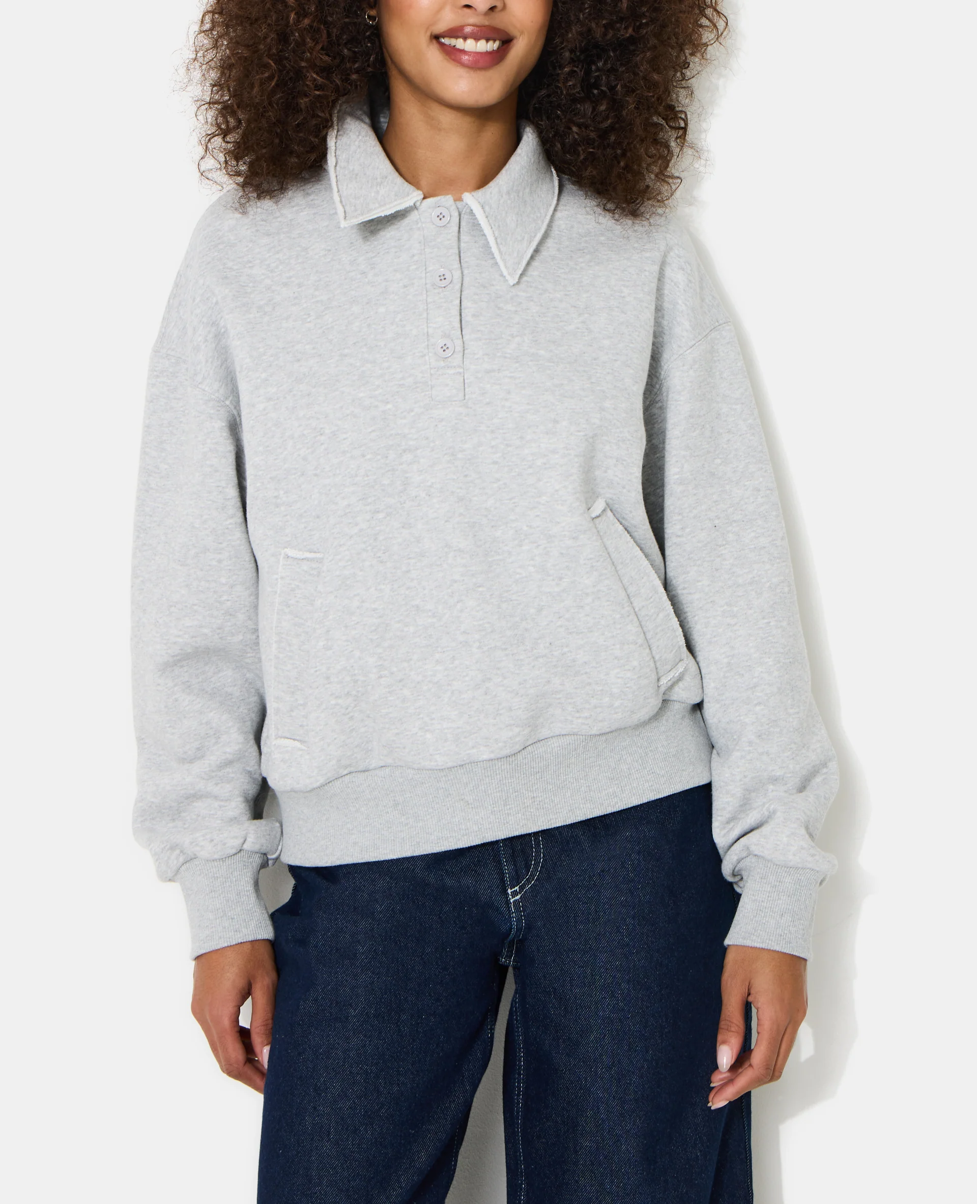 Sweat col polo avec poches et détails coupés - Image 2