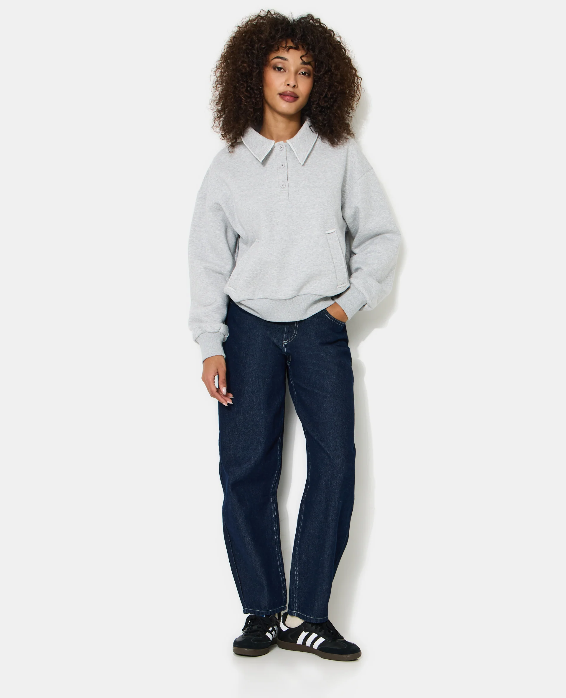 Sweat col polo avec poches et détails coupés - Image 3