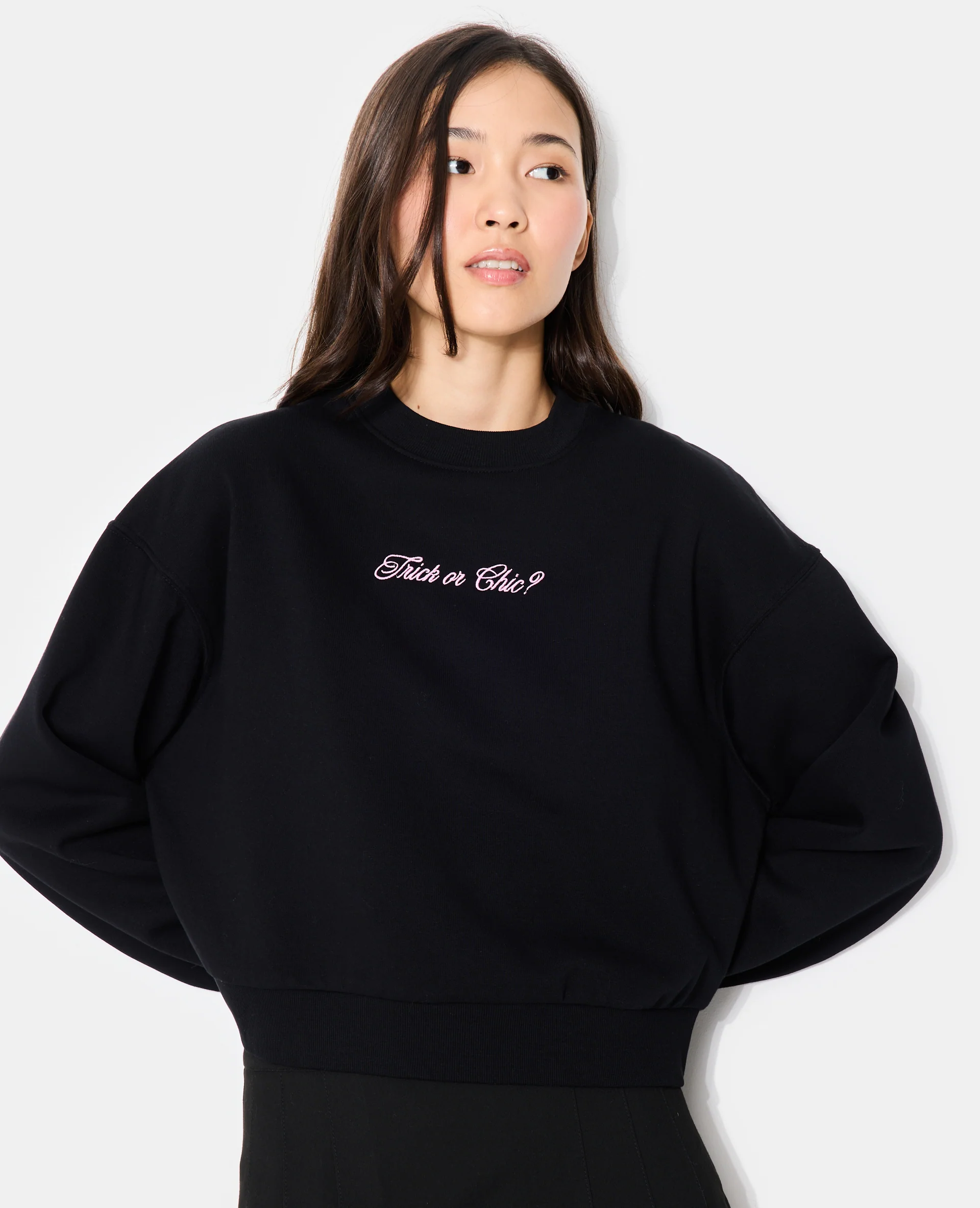 Sweat col rond avec broderie poitrine