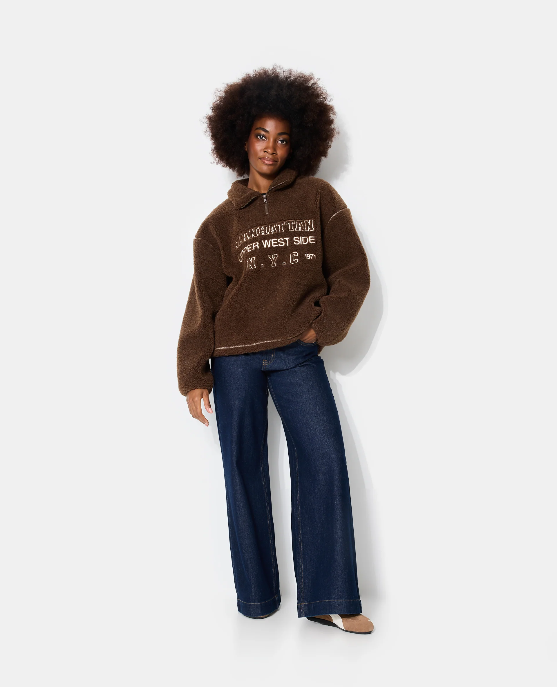 Sweat droit en sherpa col zippé avec broderies - Image 3