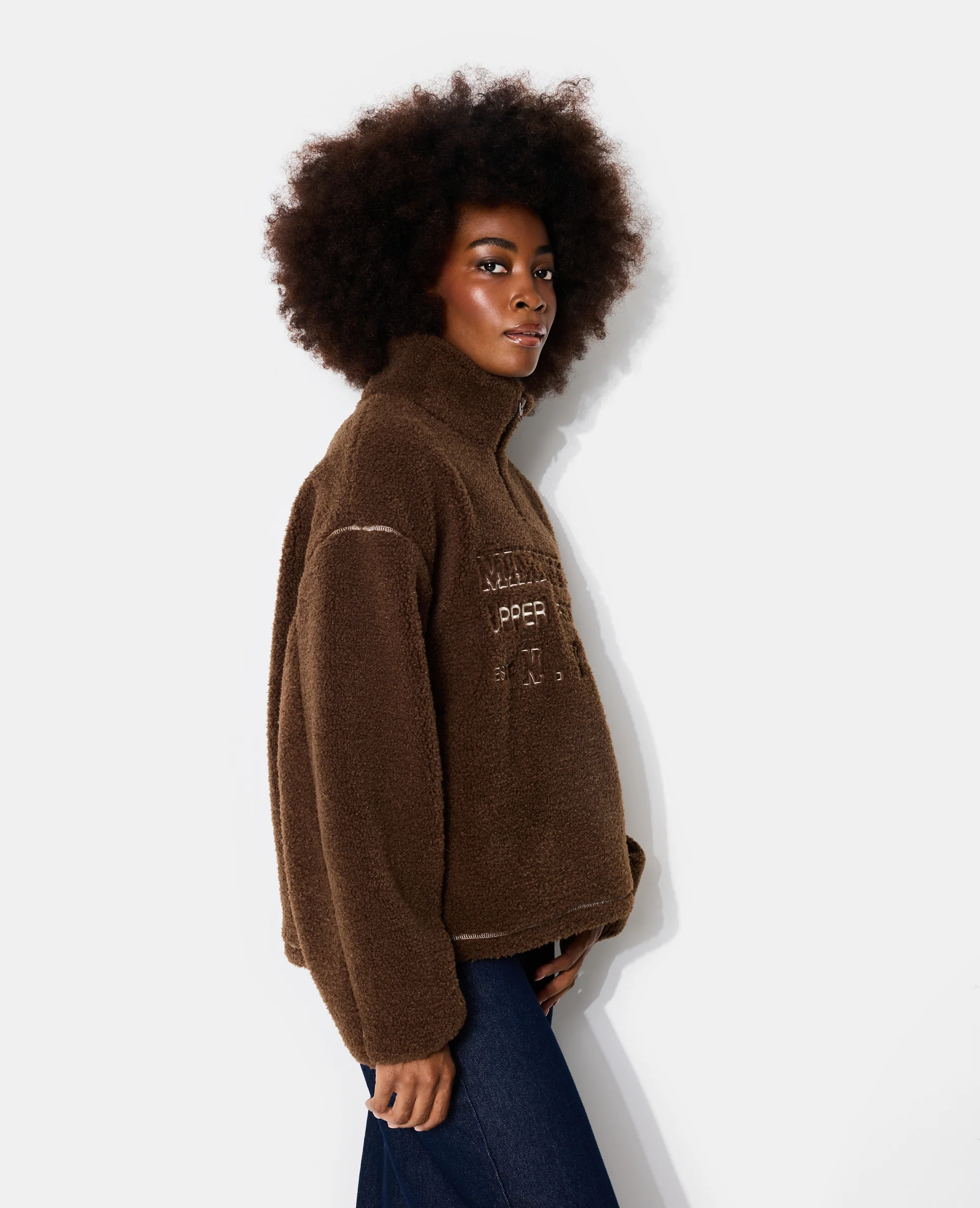 Sweat droit en sherpa col zippé avec broderies - Image 7