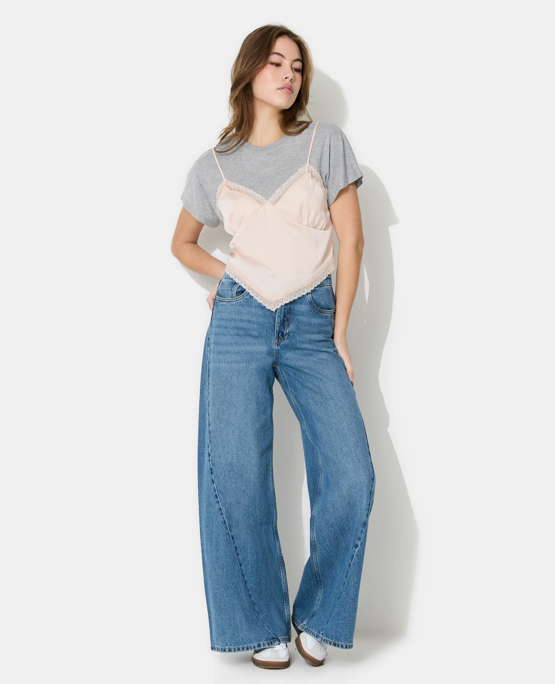 T-shirt 2 en 1 avec top dentelle et satin - Image 3