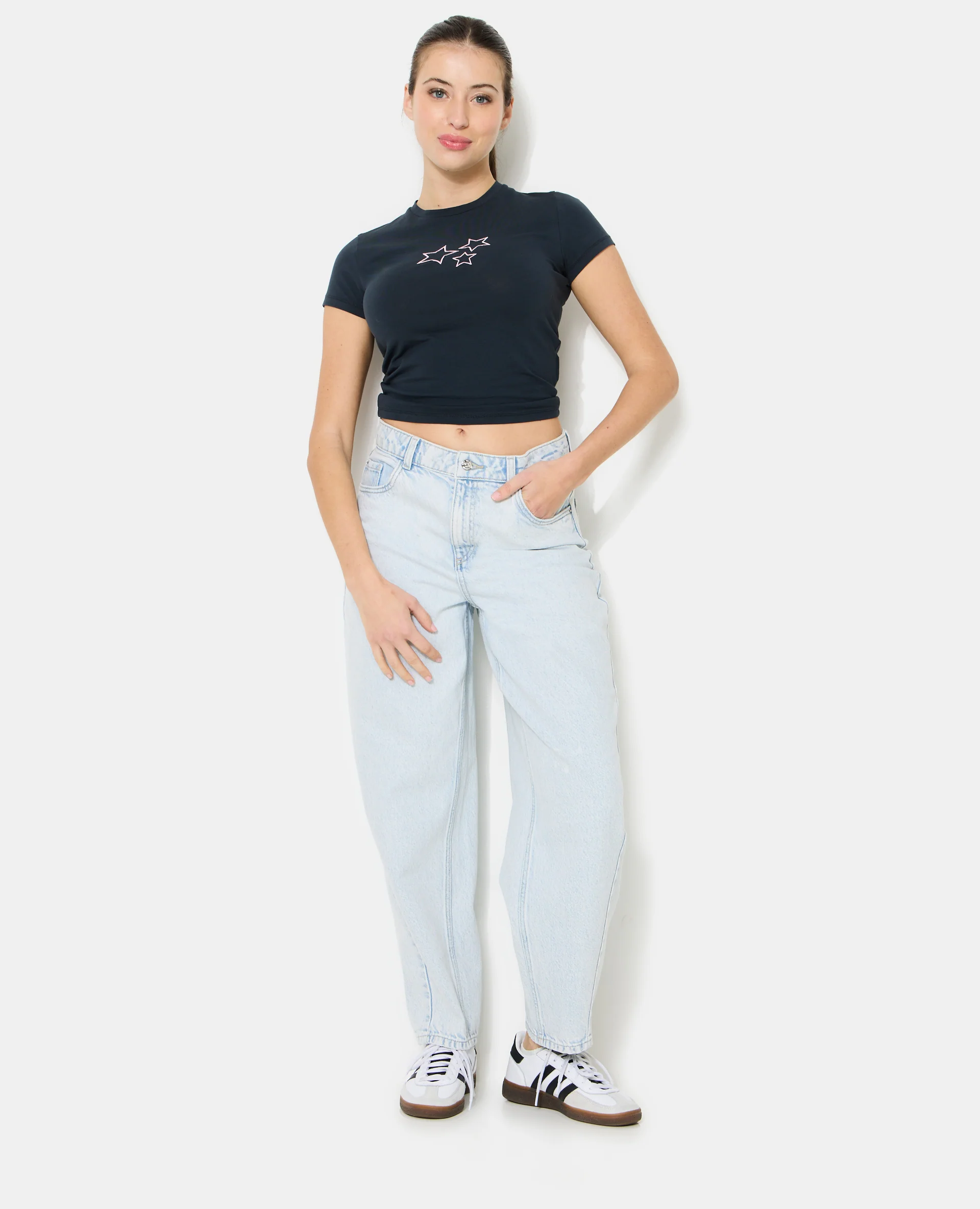 T-shirt ajusté avec étoiles brodées - Image 5