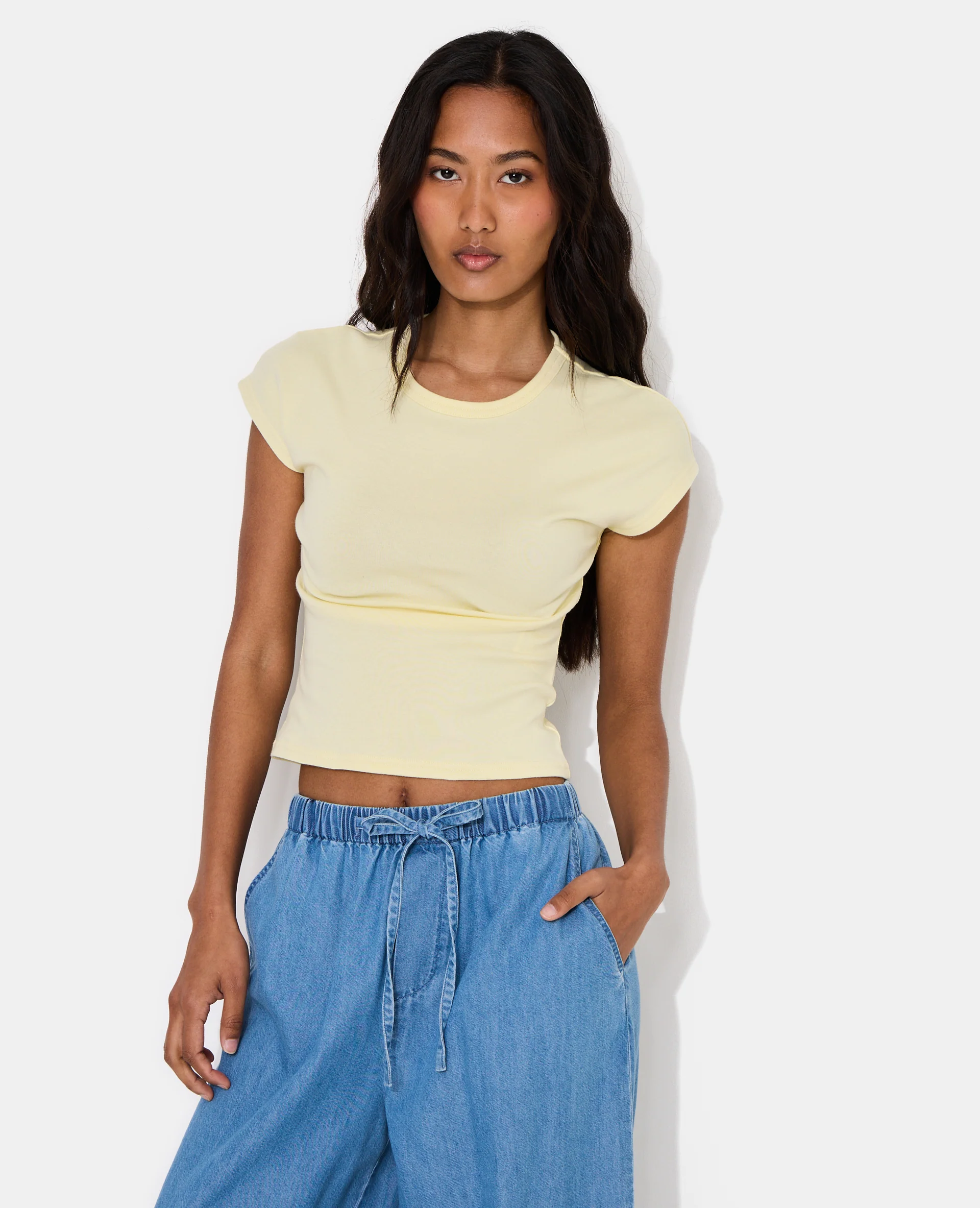 T-shirt ajusté col rond et manches raccourcies