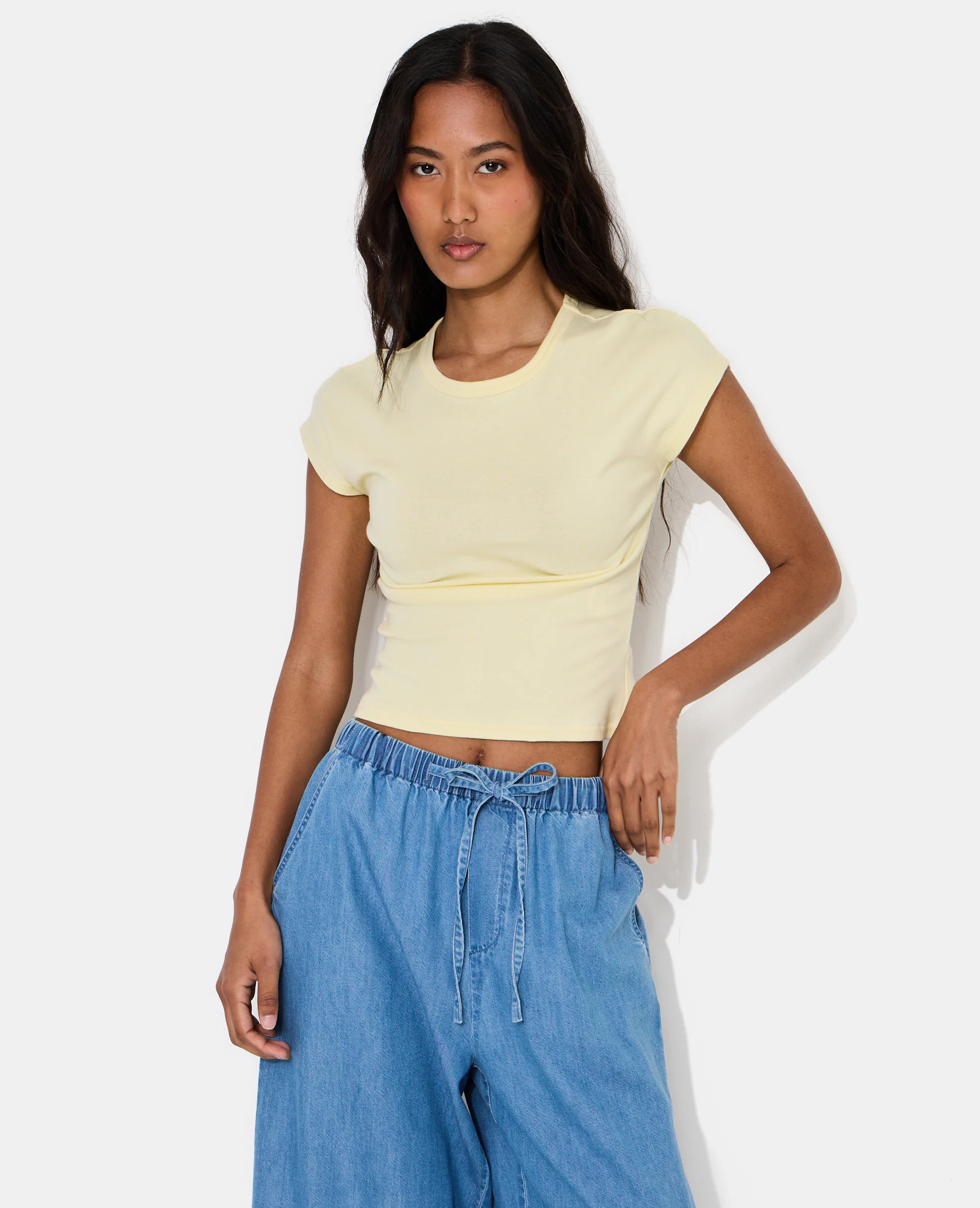 T-shirt ajusté col rond et manches raccourcies - Image 5
