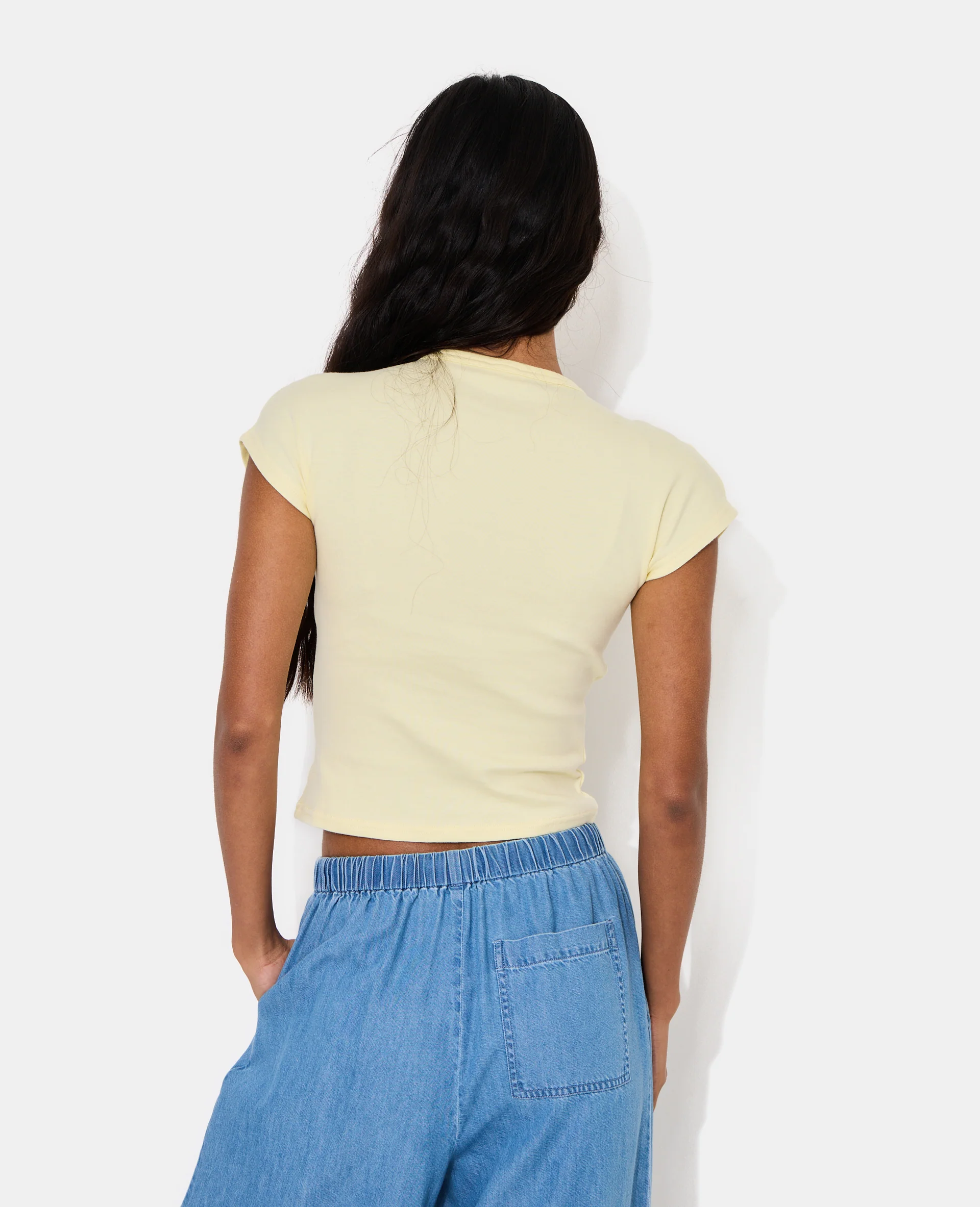 T-shirt ajusté col rond et manches raccourcies - Image 6